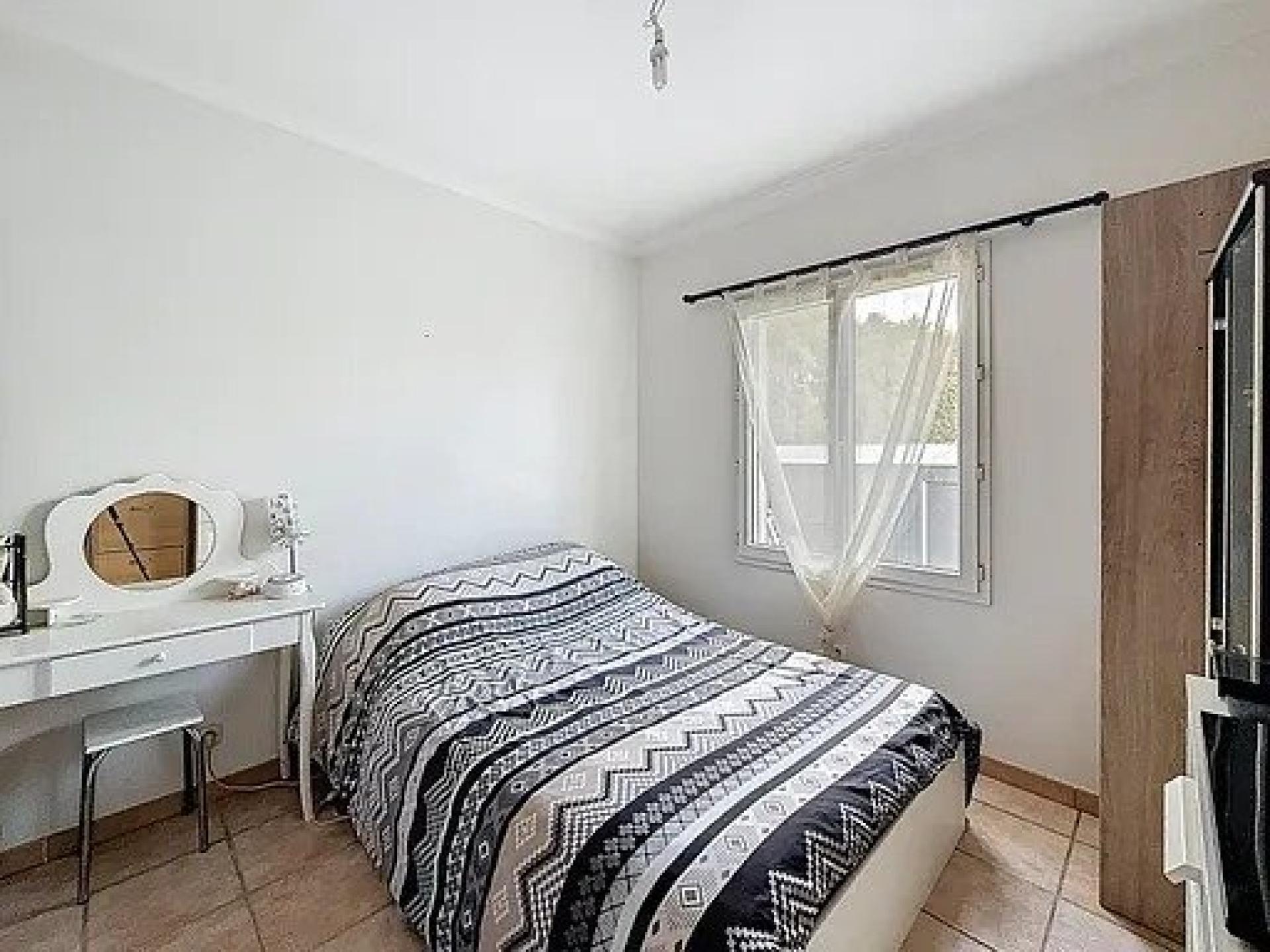 Photo 10 of the listing.