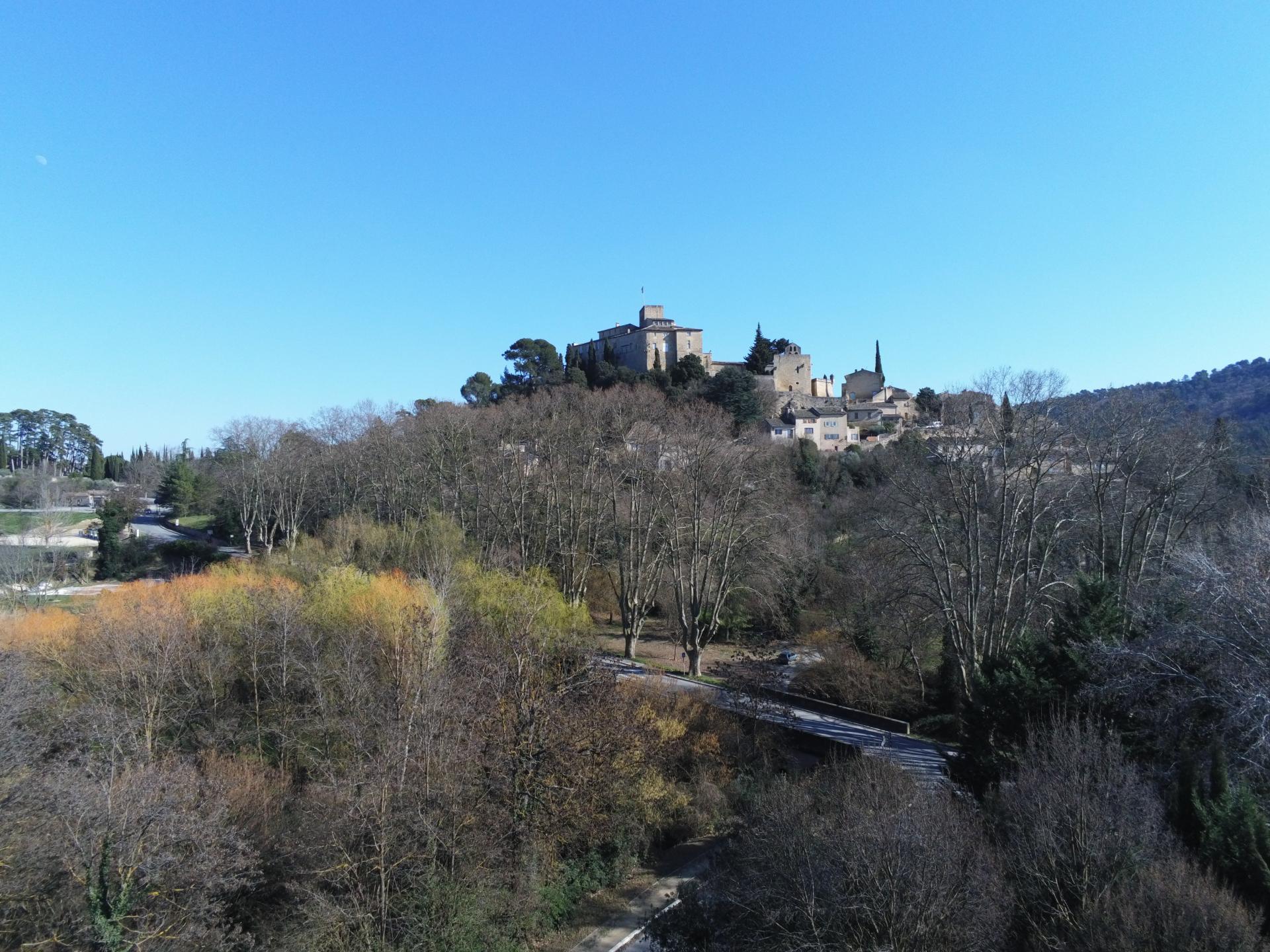 Photo 8 of the listing.