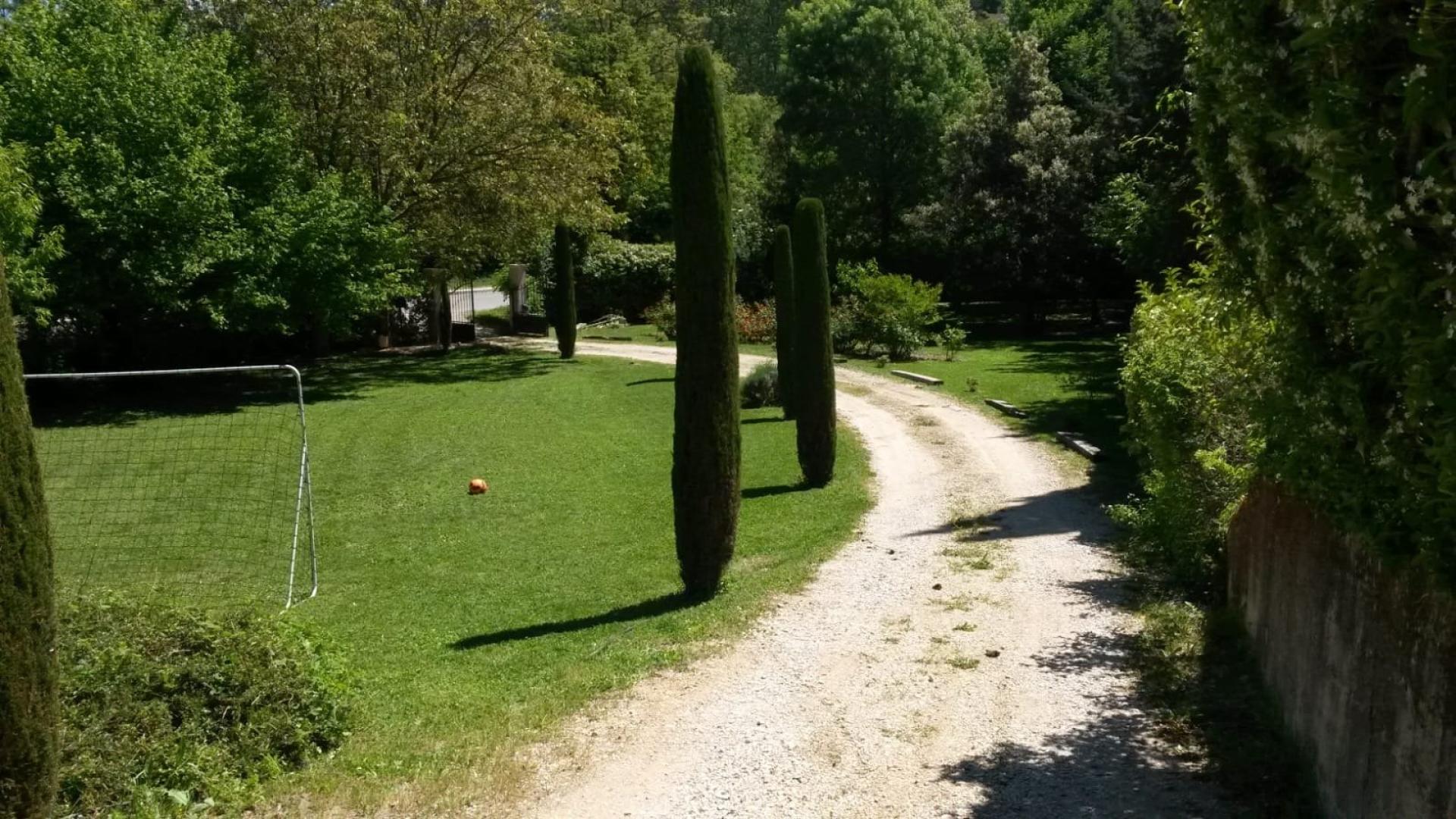 Photo 5 of the listing.