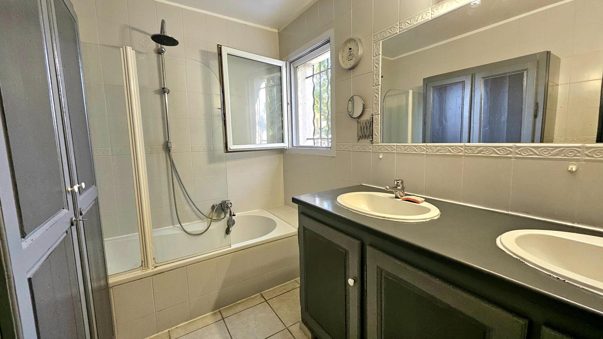 Photo 13 of the listing.