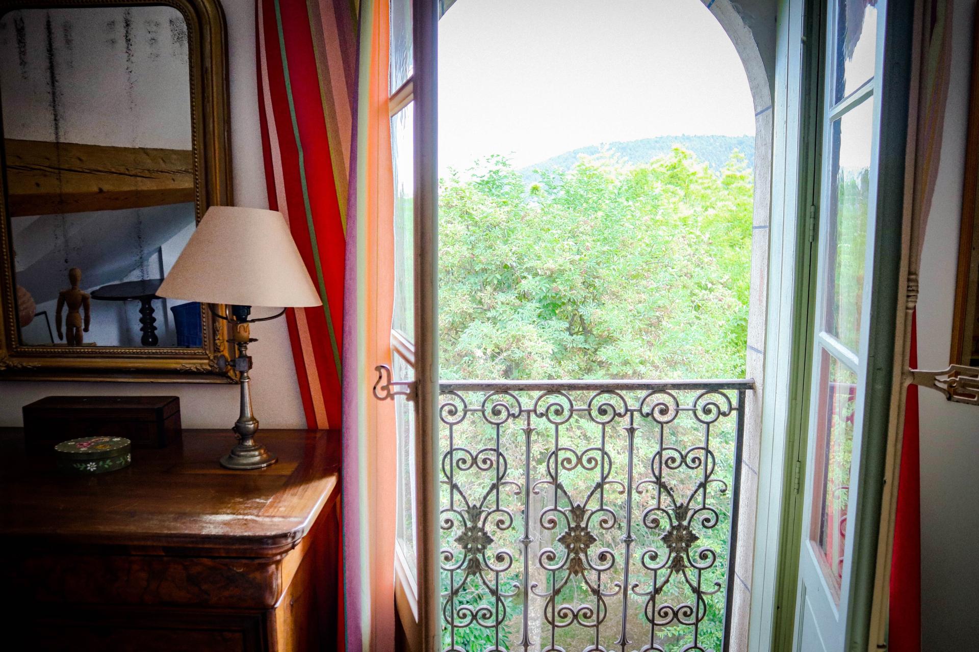 Photo 8 of the listing.