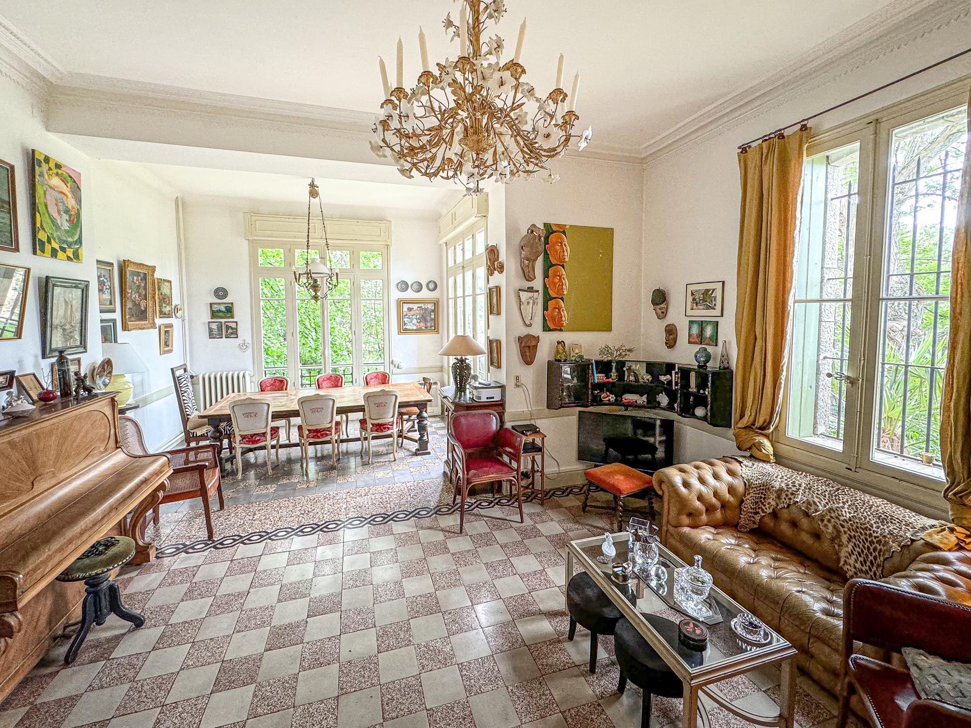 Photo 4 of the listing.