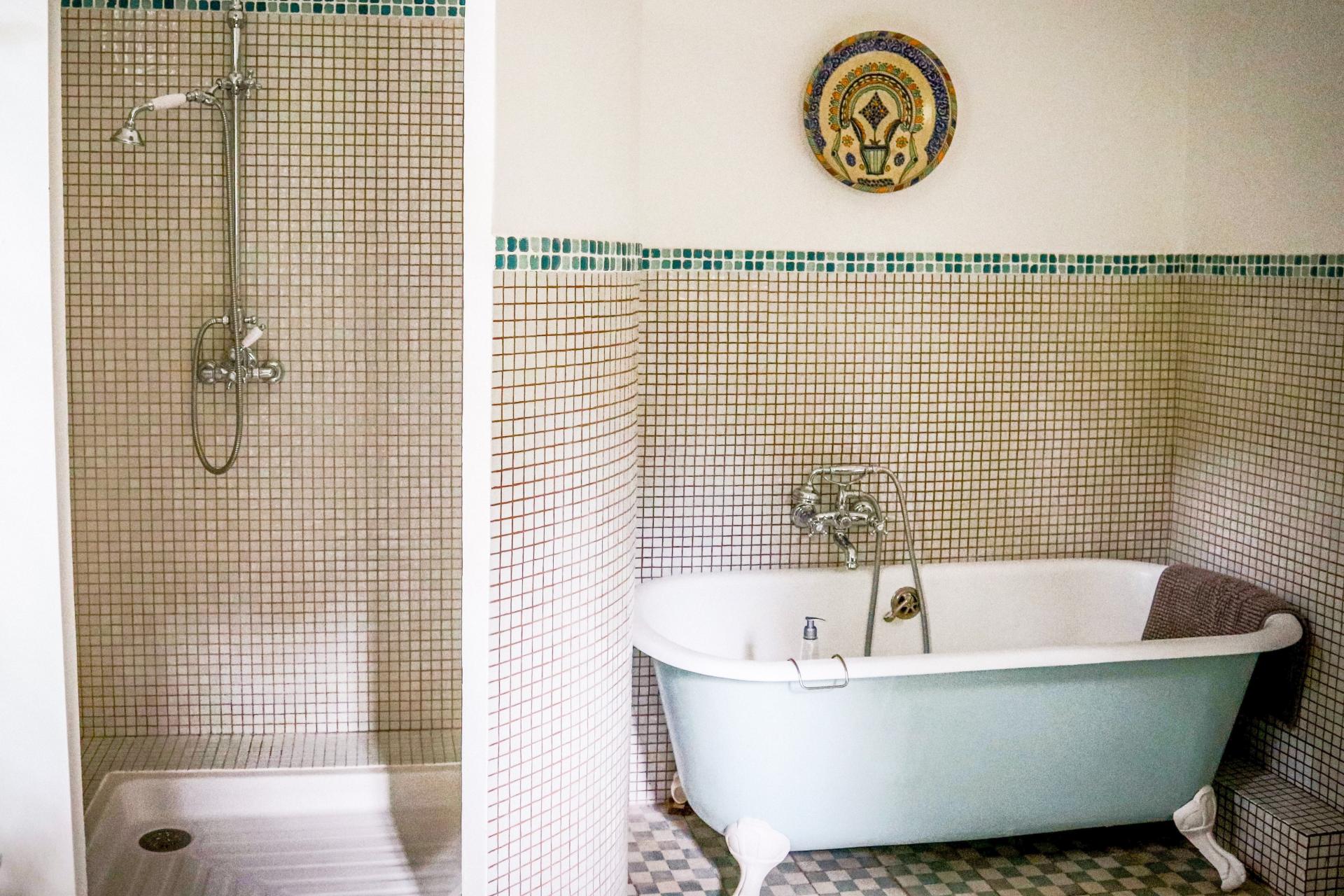 Photo 5 of the listing.