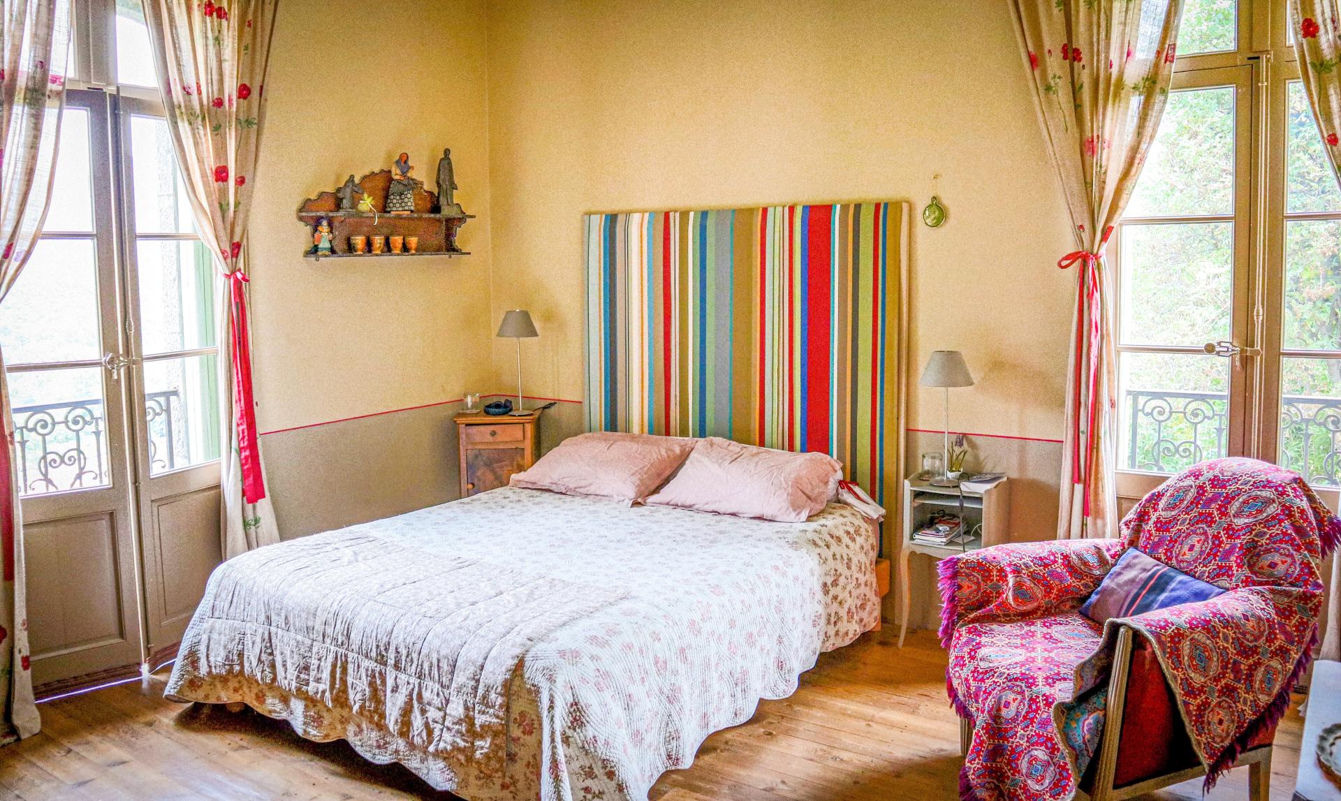 Photo 6 of the listing.