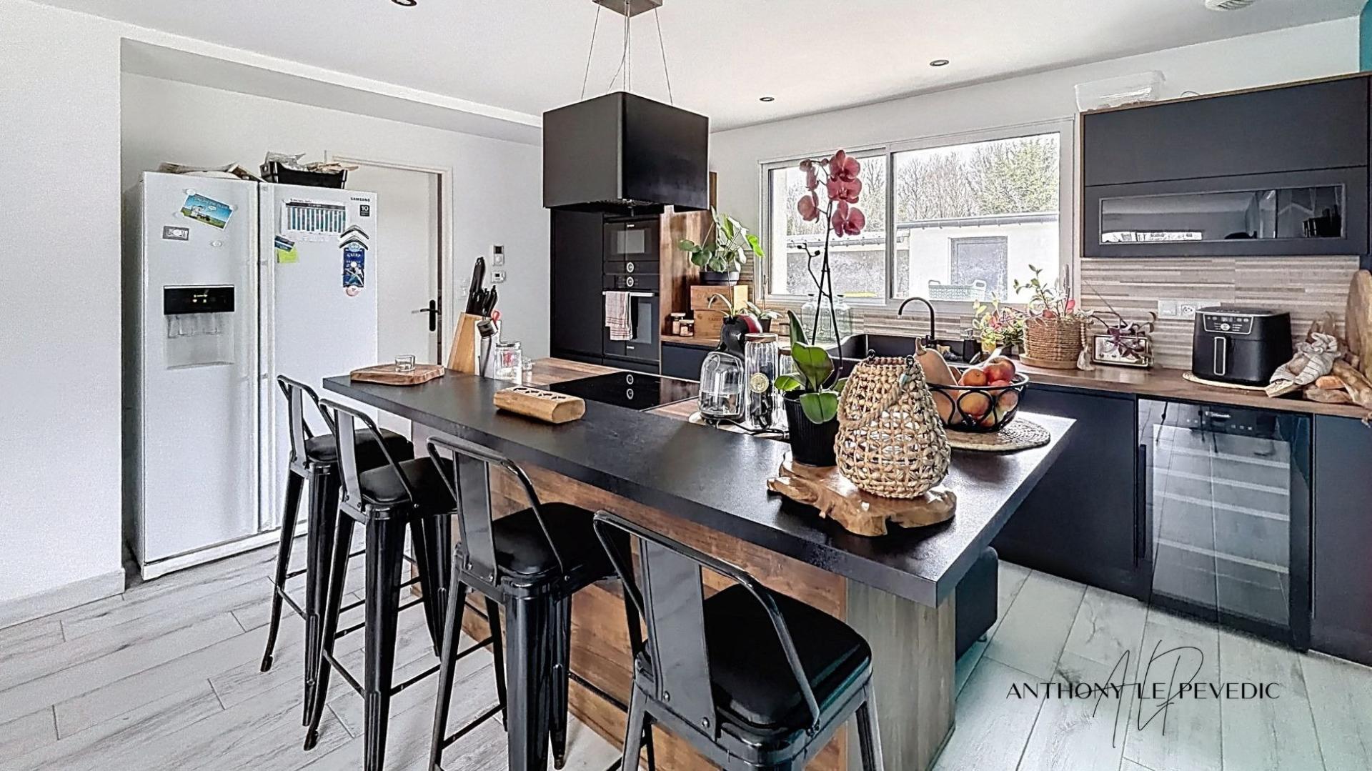 Photo 6 of the listing.