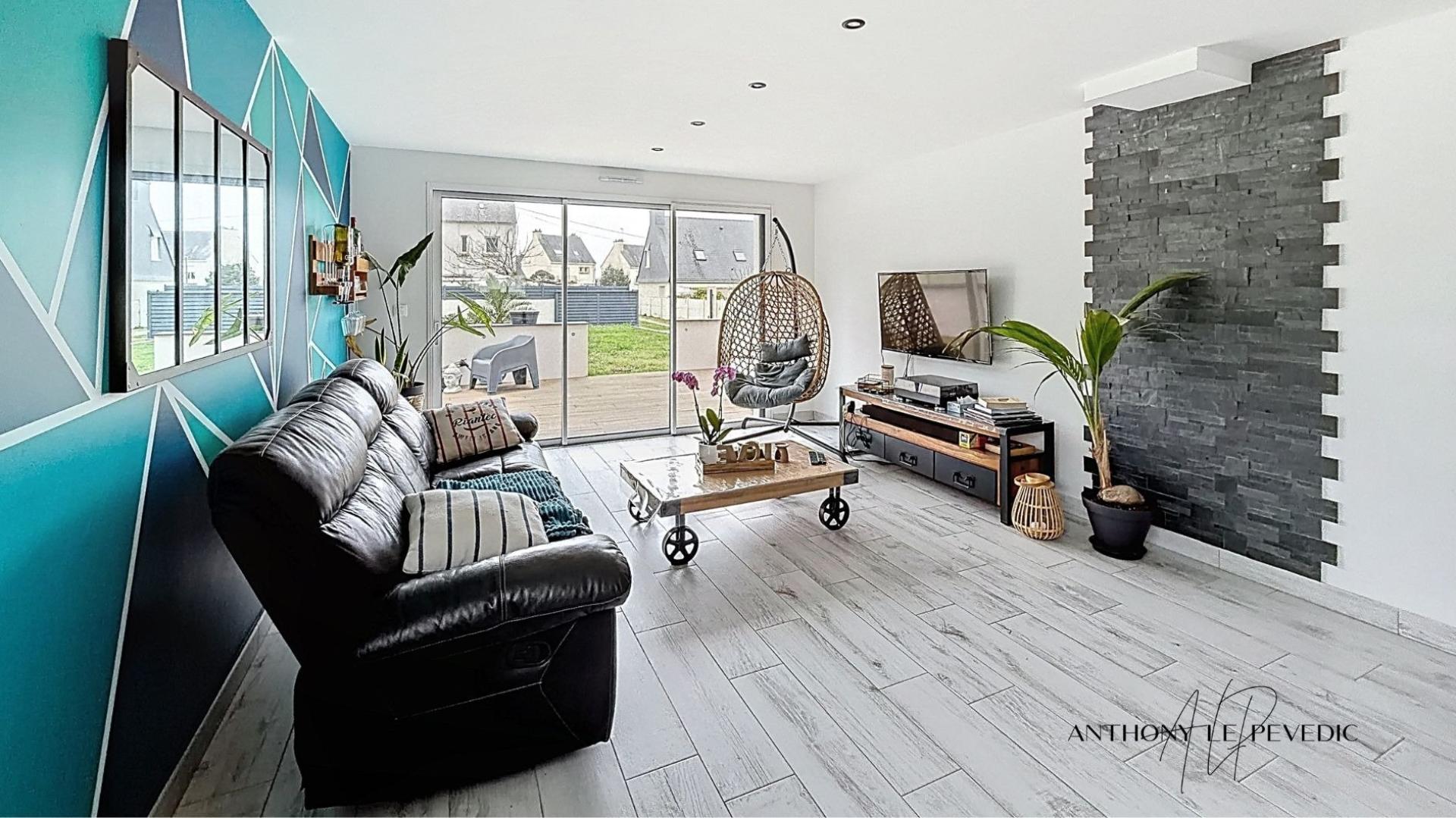 Photo 2 of the listing.