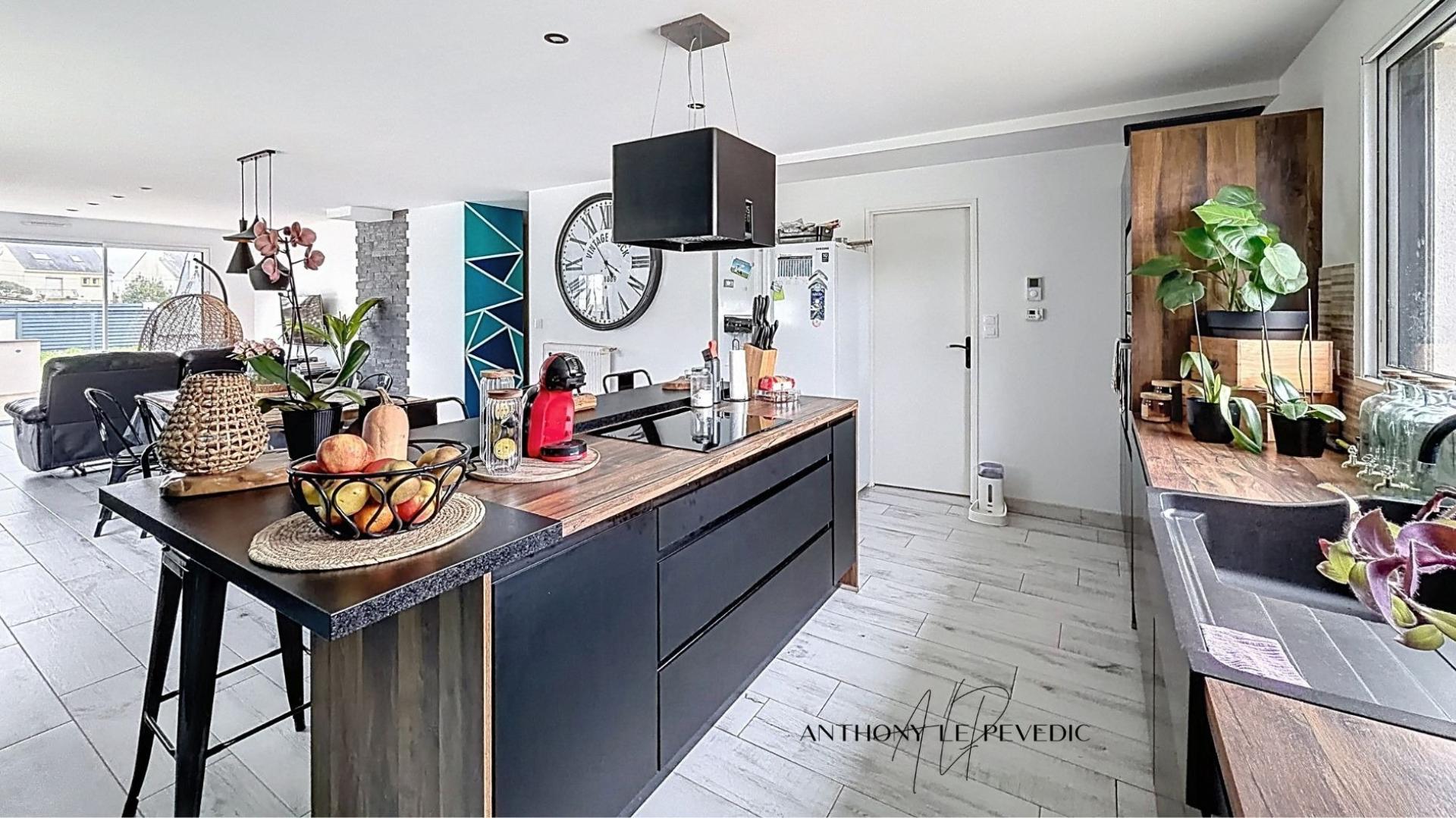 Photo 7 of the listing.