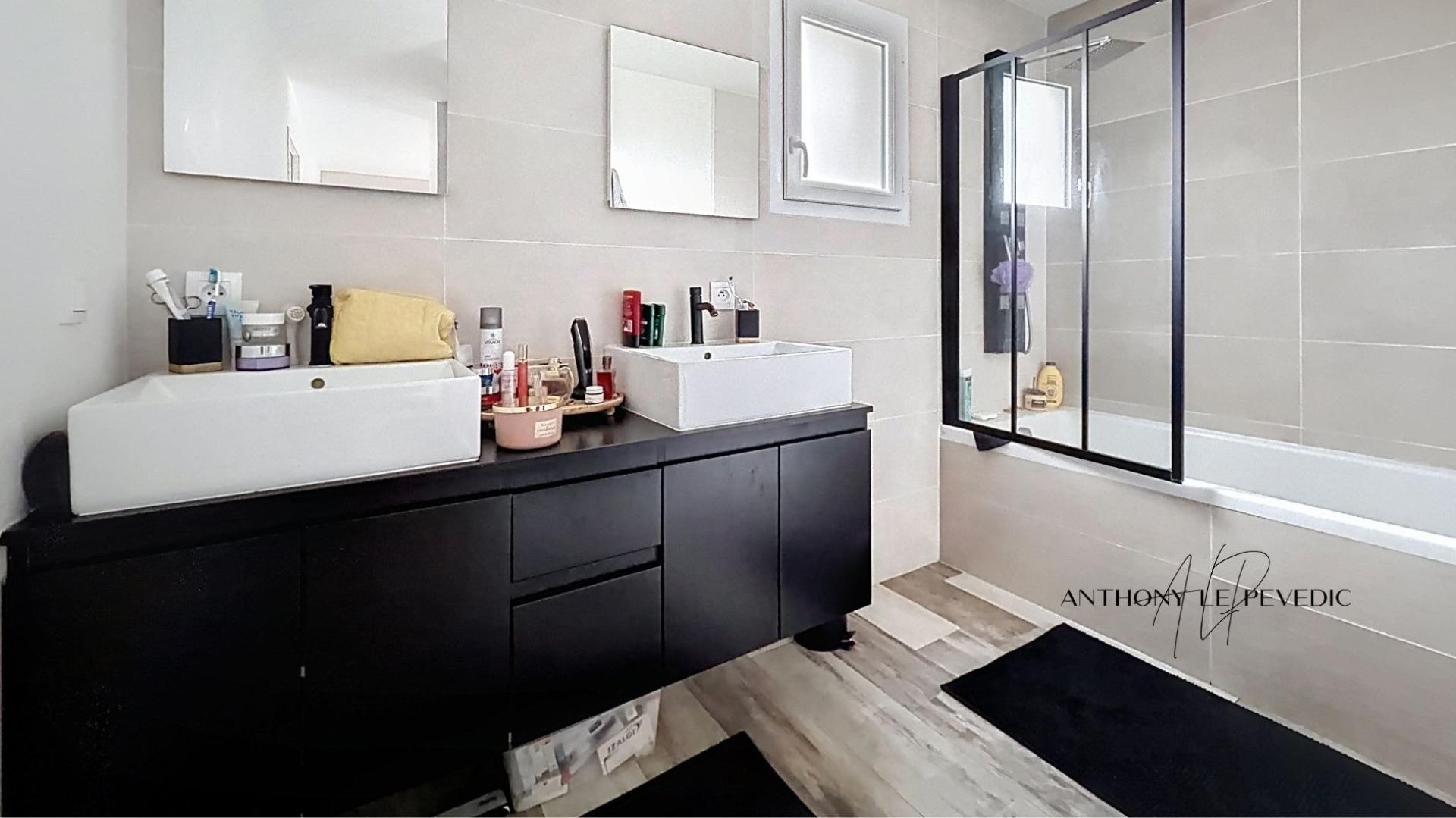 Photo 16 of the listing.