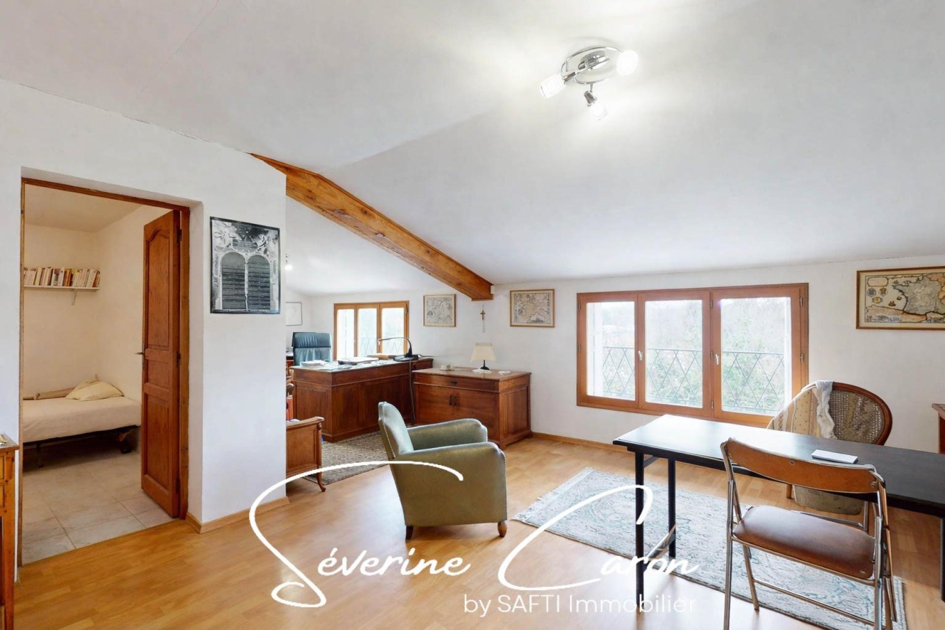 Photo 9 of the listing.