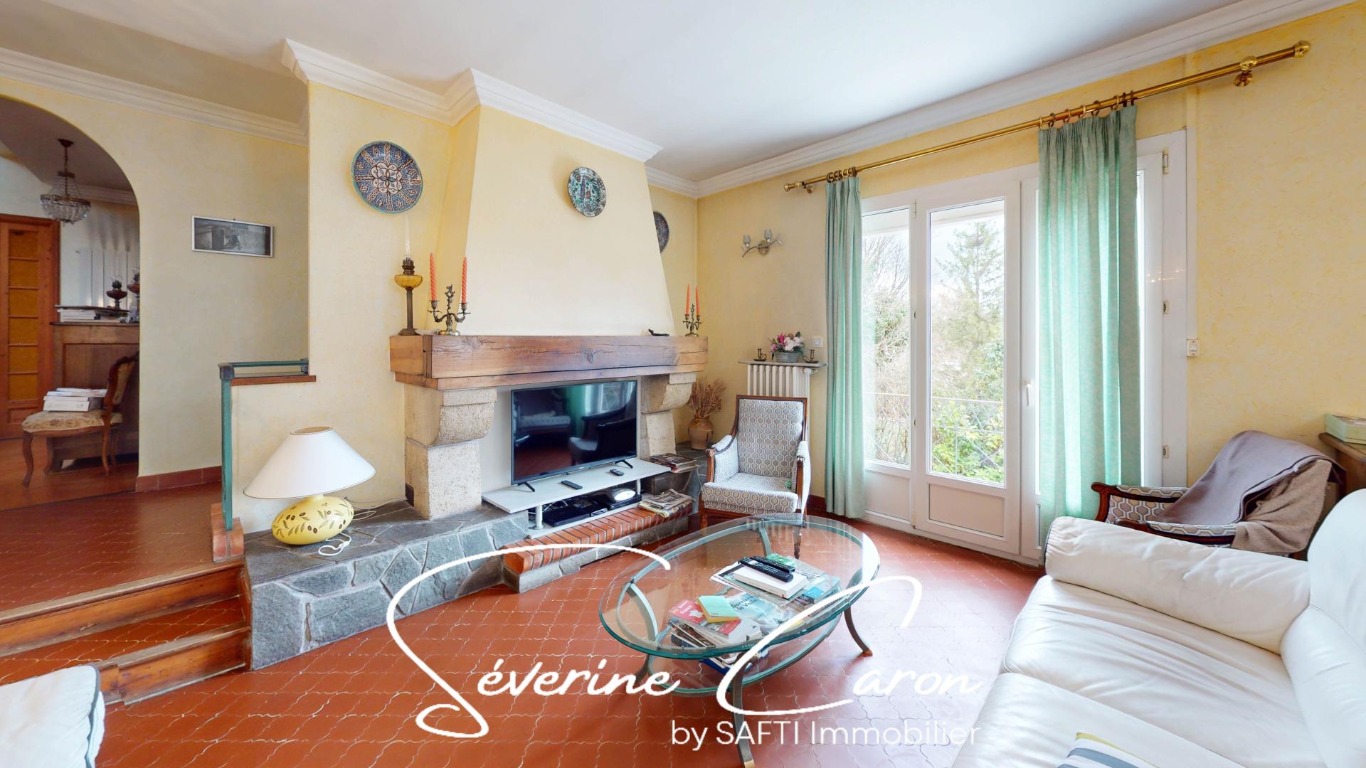 Photo 4 of the listing.