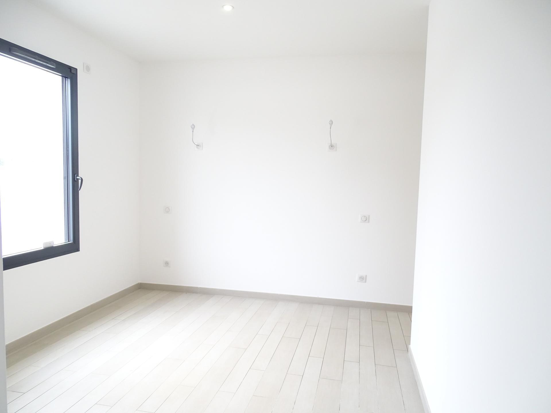 Photo 2 of the listing.