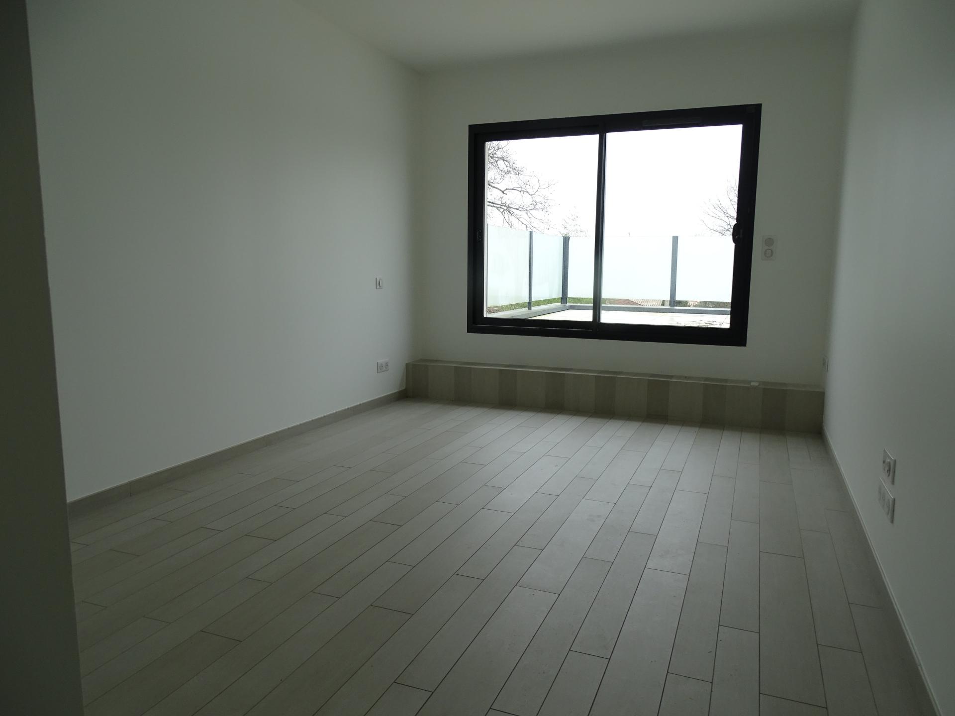 Photo 4 of the listing.