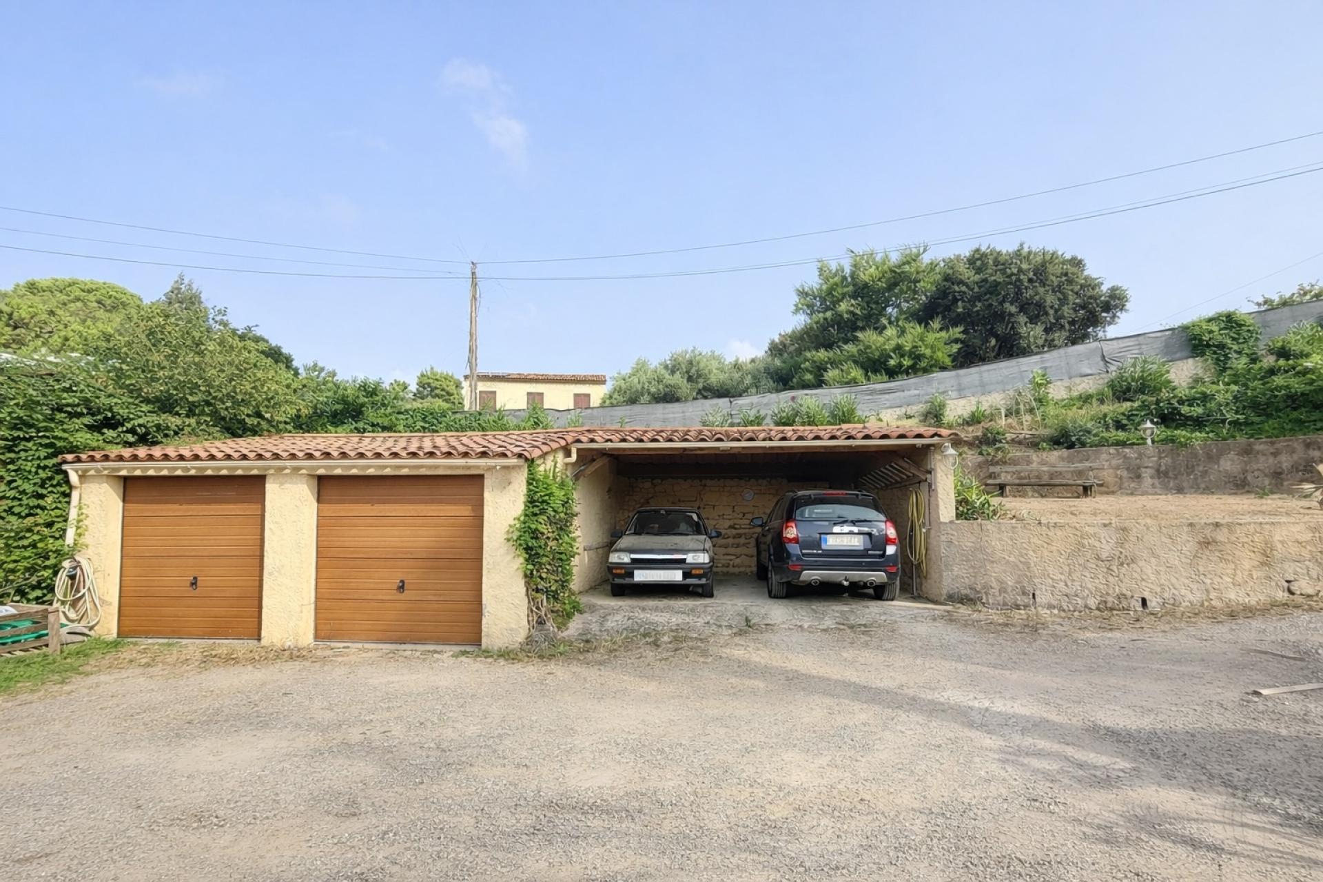 Maison - 9 pièces - 220m²