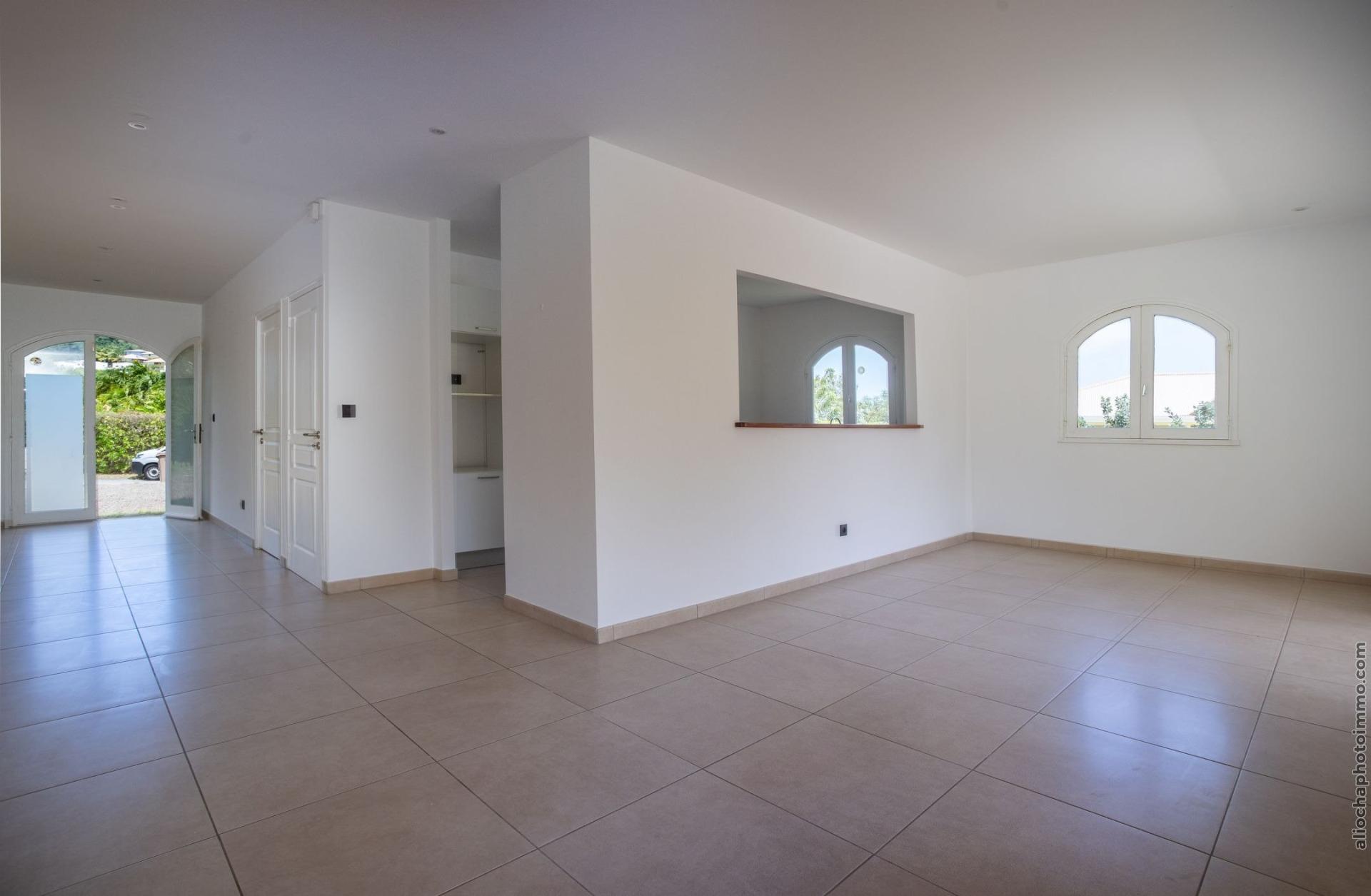 Photo 4 of the listing.