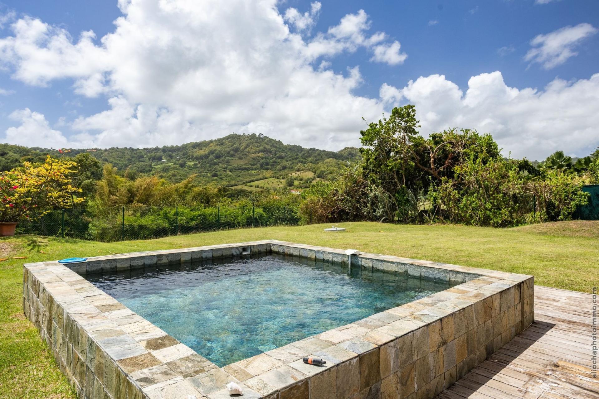 Photo 9 of the listing.