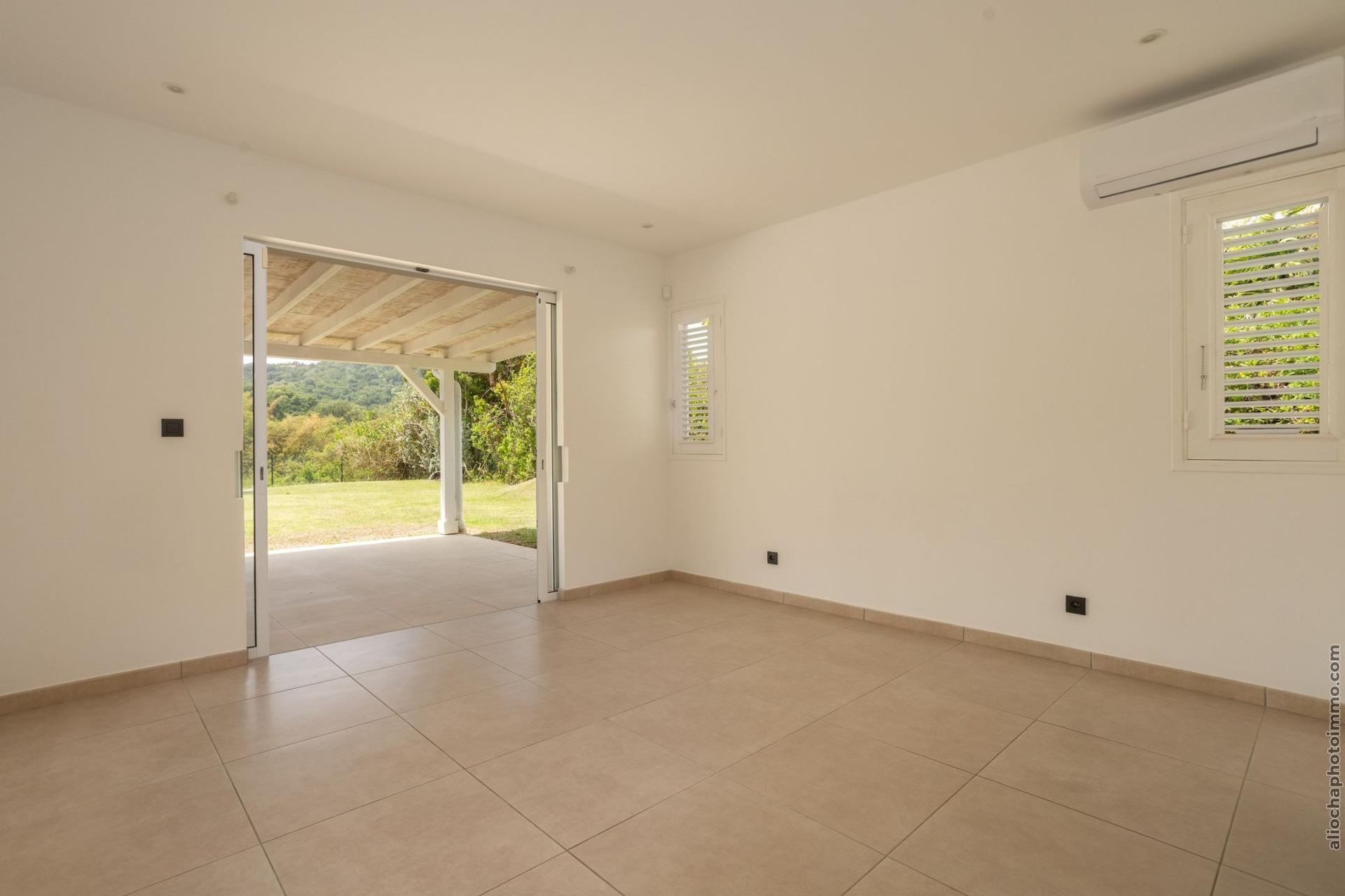 Photo 6 of the listing.