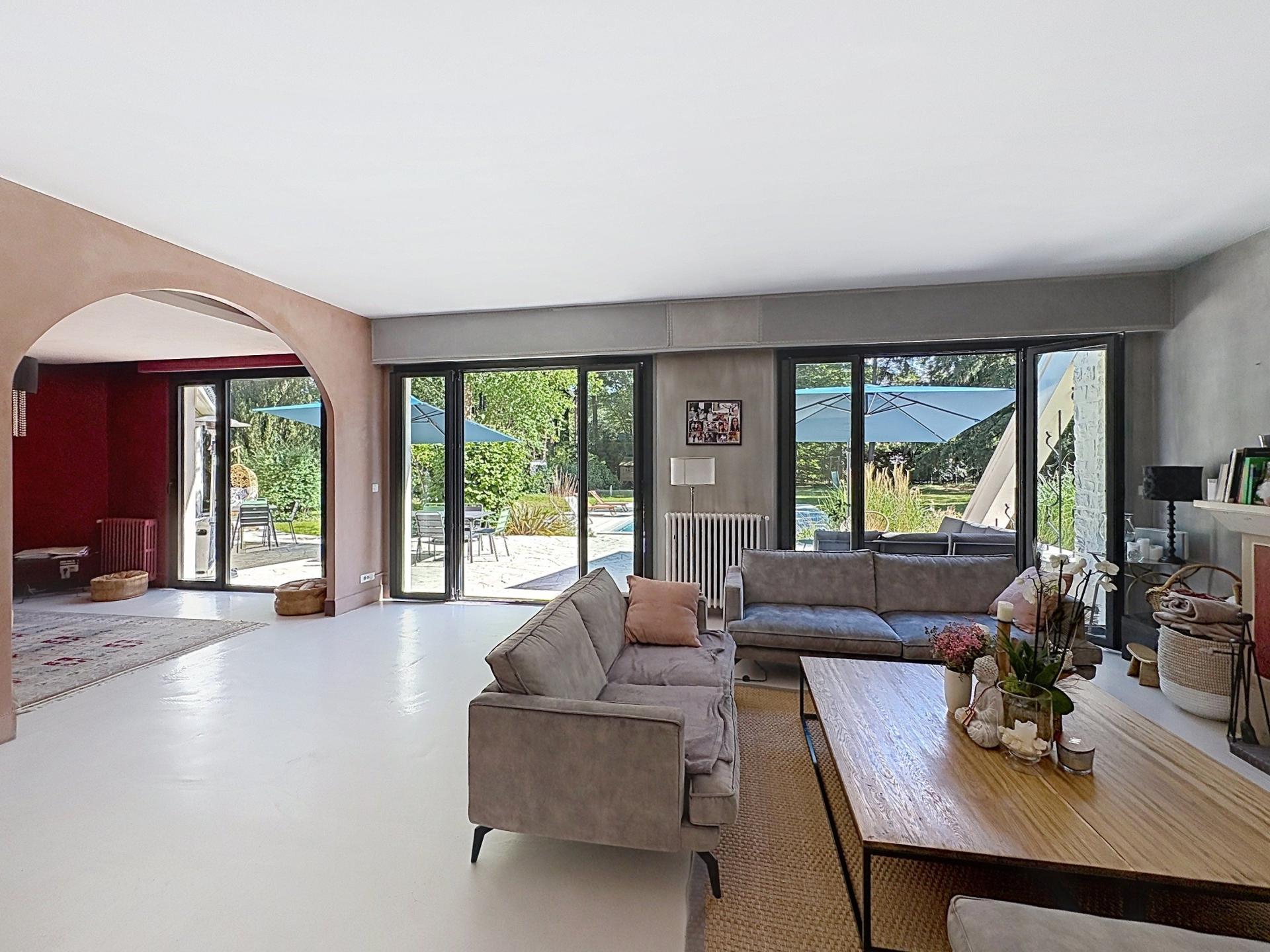 Photo 4 of the listing.
