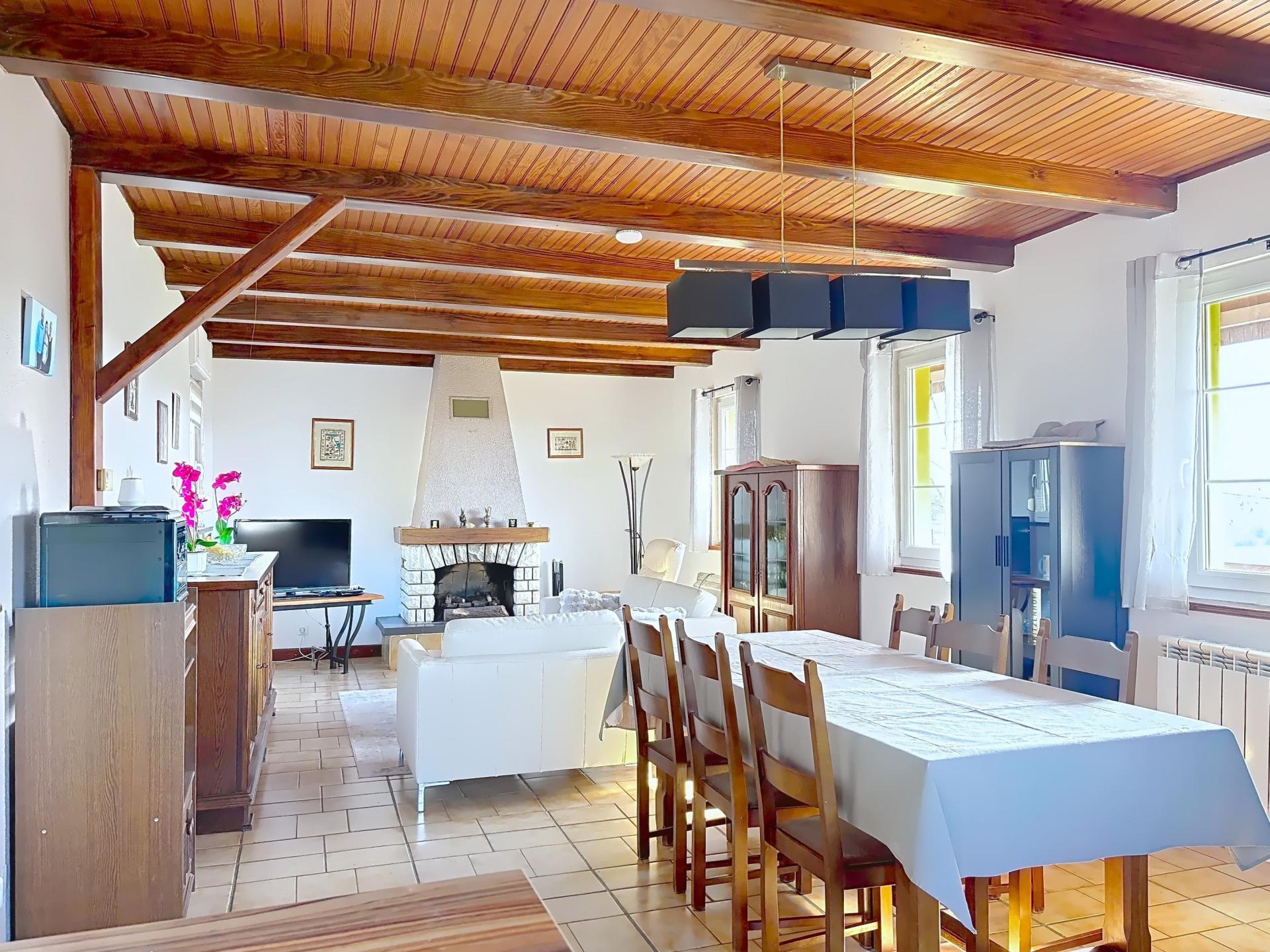 Photo 5 of the listing.