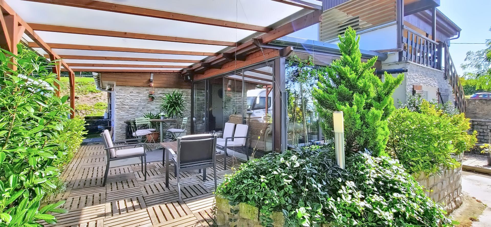 Photo 2 of the listing.