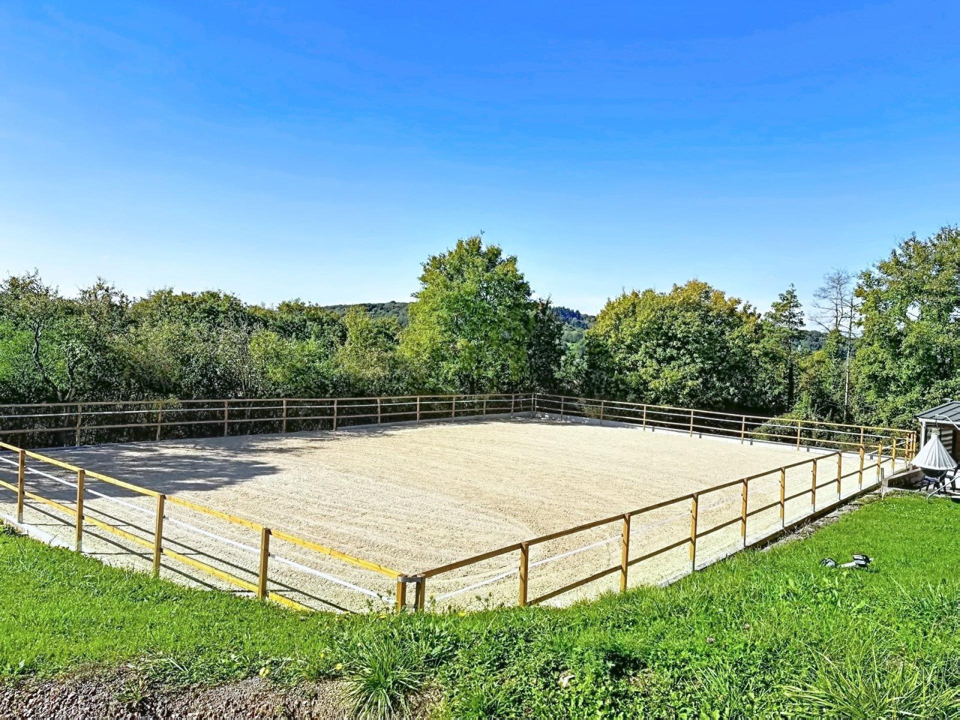 Photo 6 of the listing.