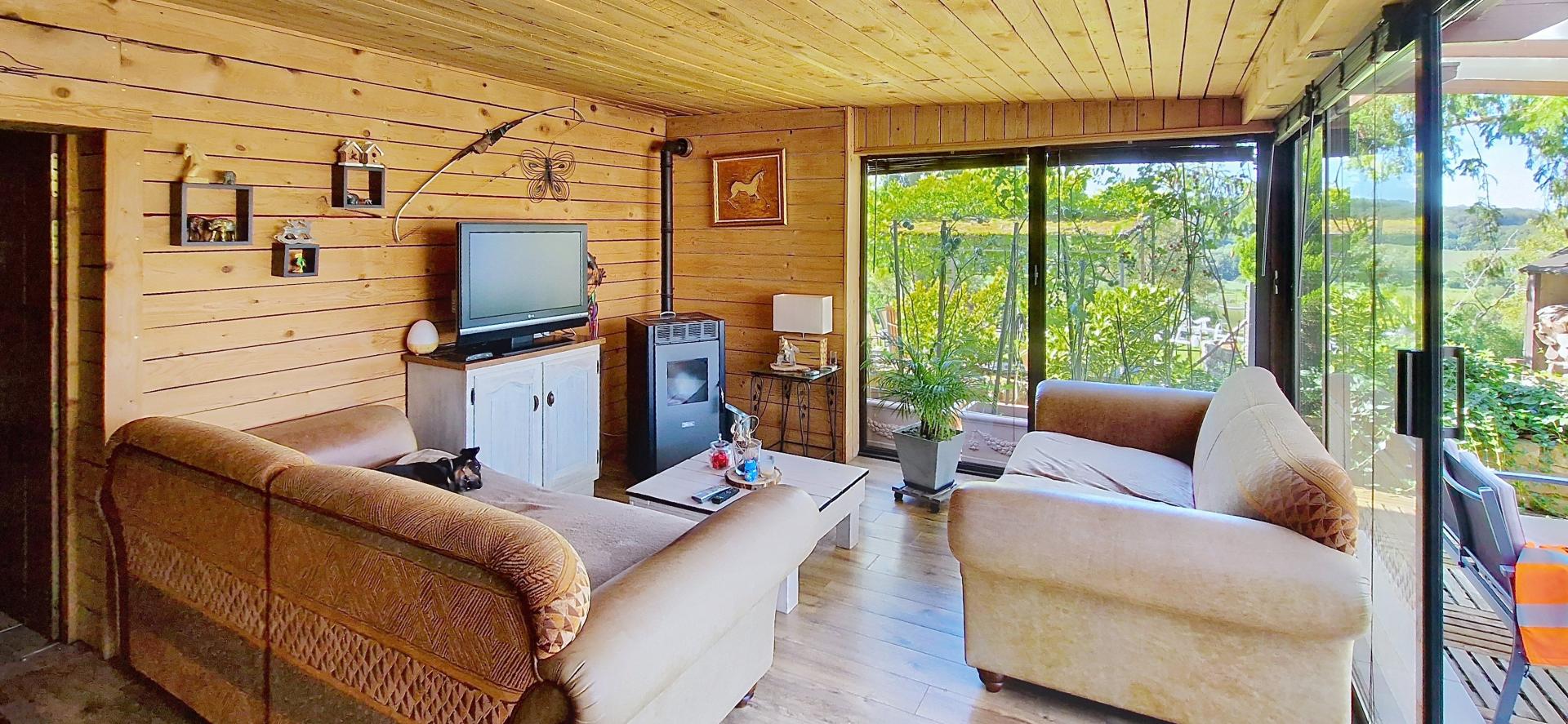 Photo 3 of the listing.