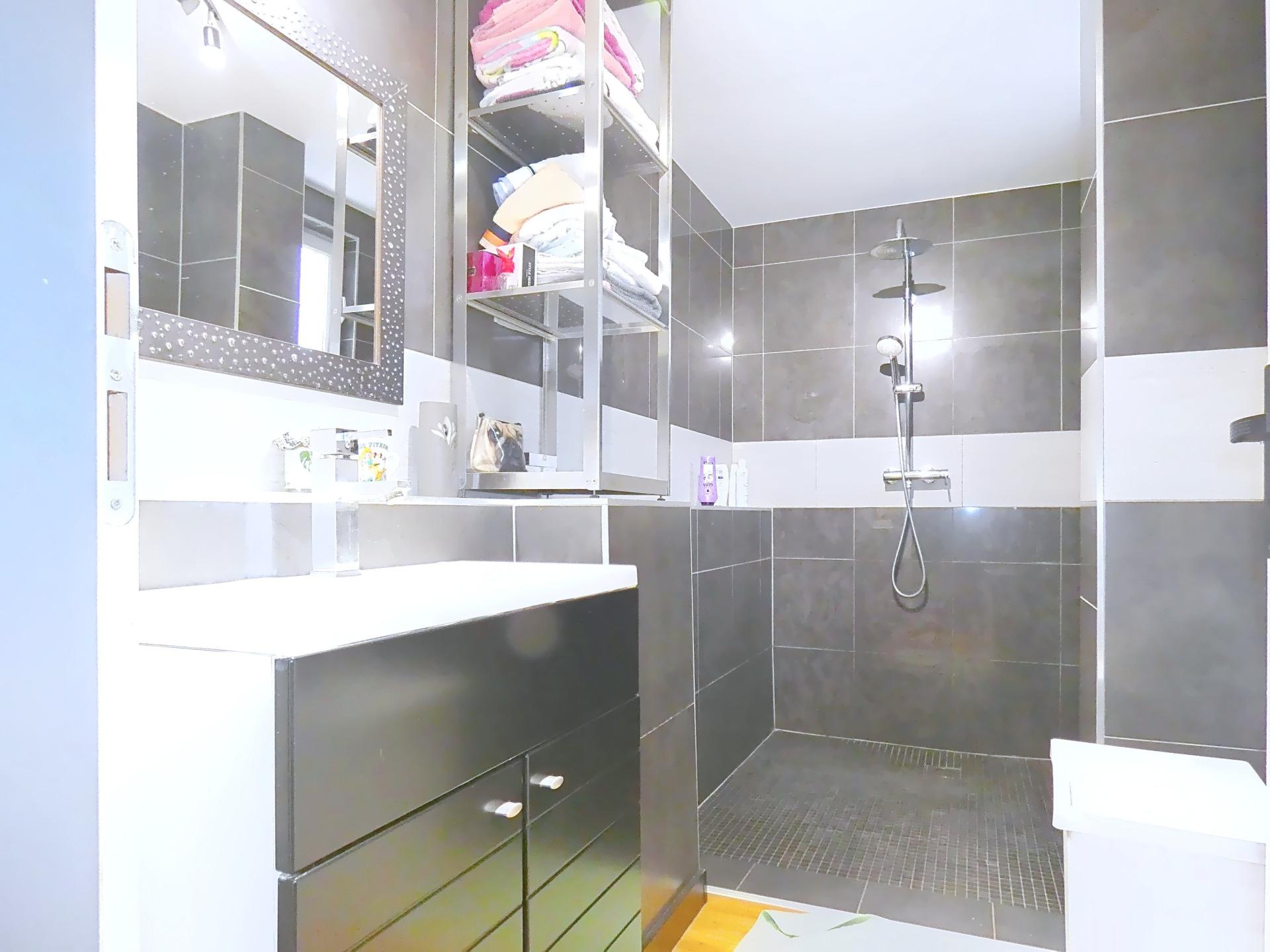 Photo 13 of the listing.