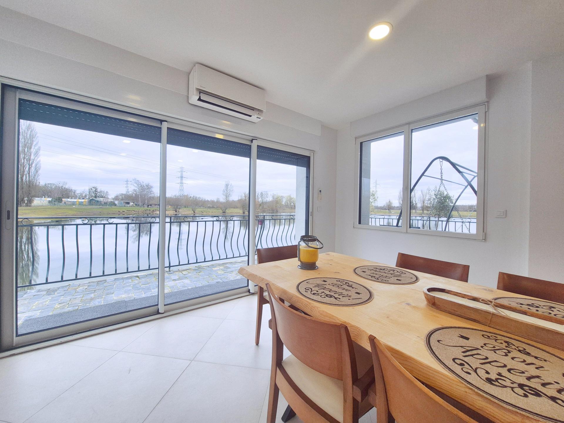 Photo 2 of the listing.