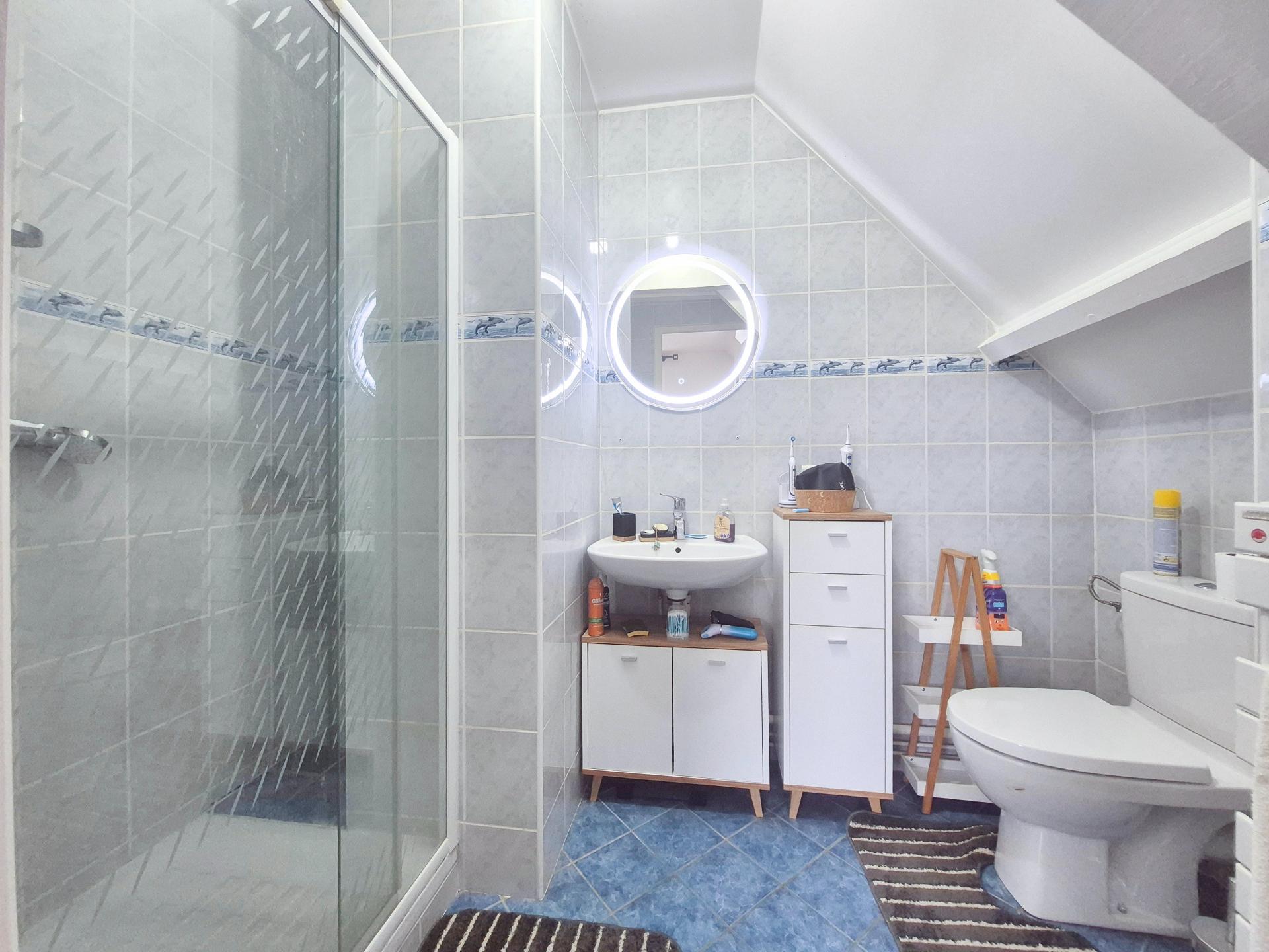 Photo 17 of the listing.