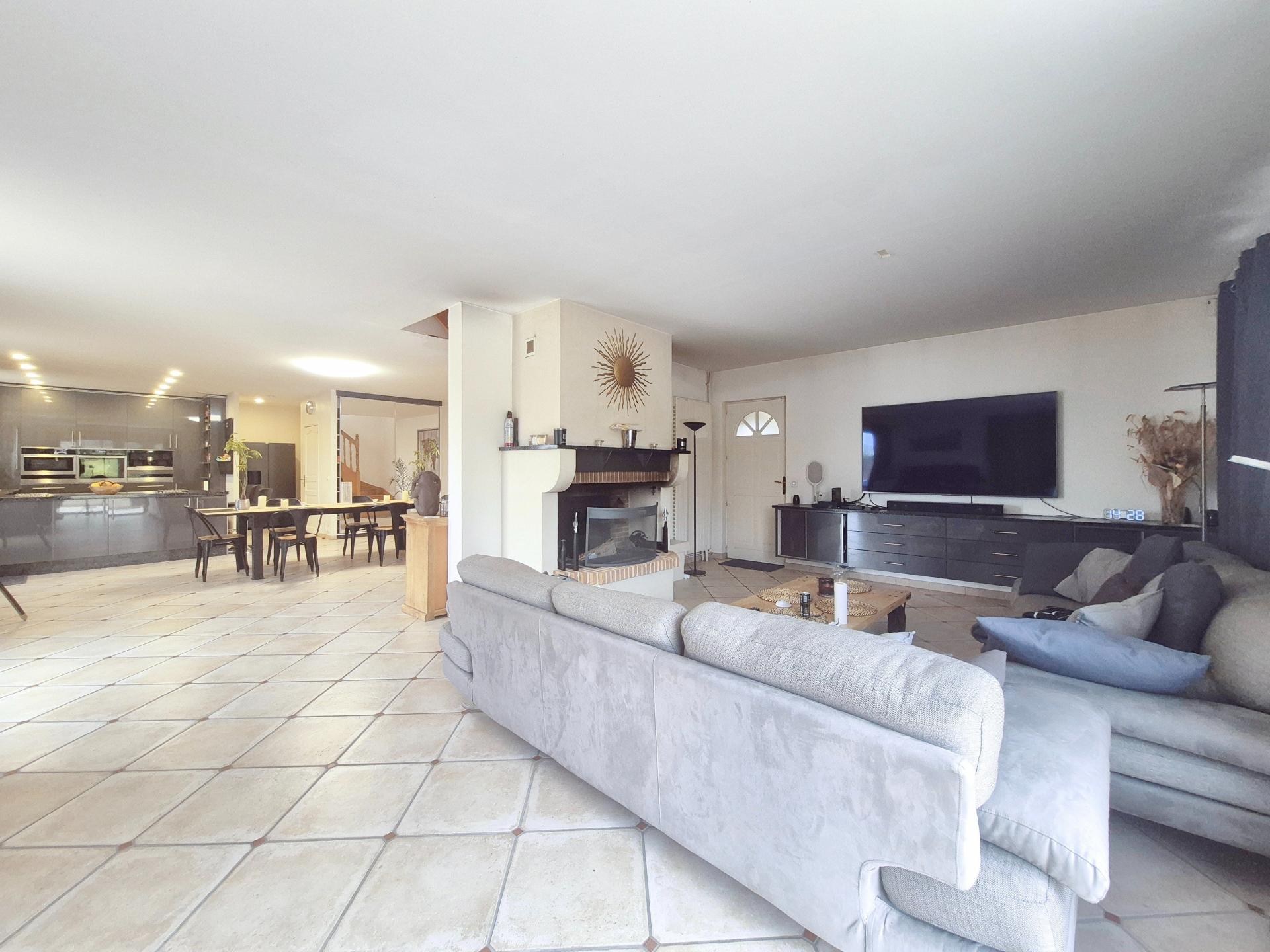 Photo 9 of the listing.