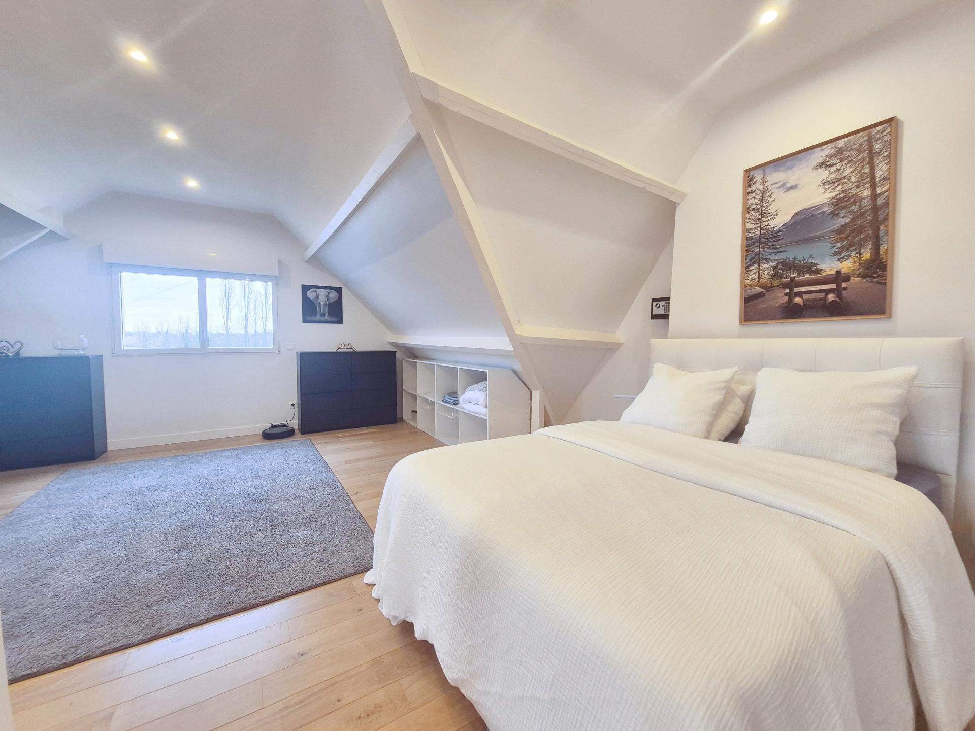 Photo 11 of the listing.