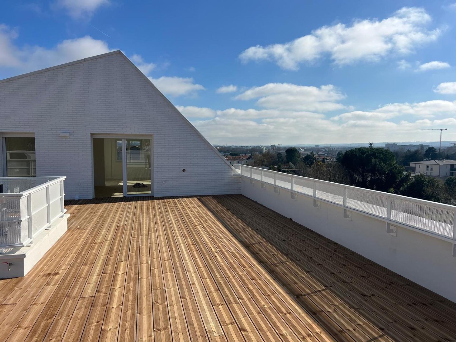 Photo 8 of the listing.