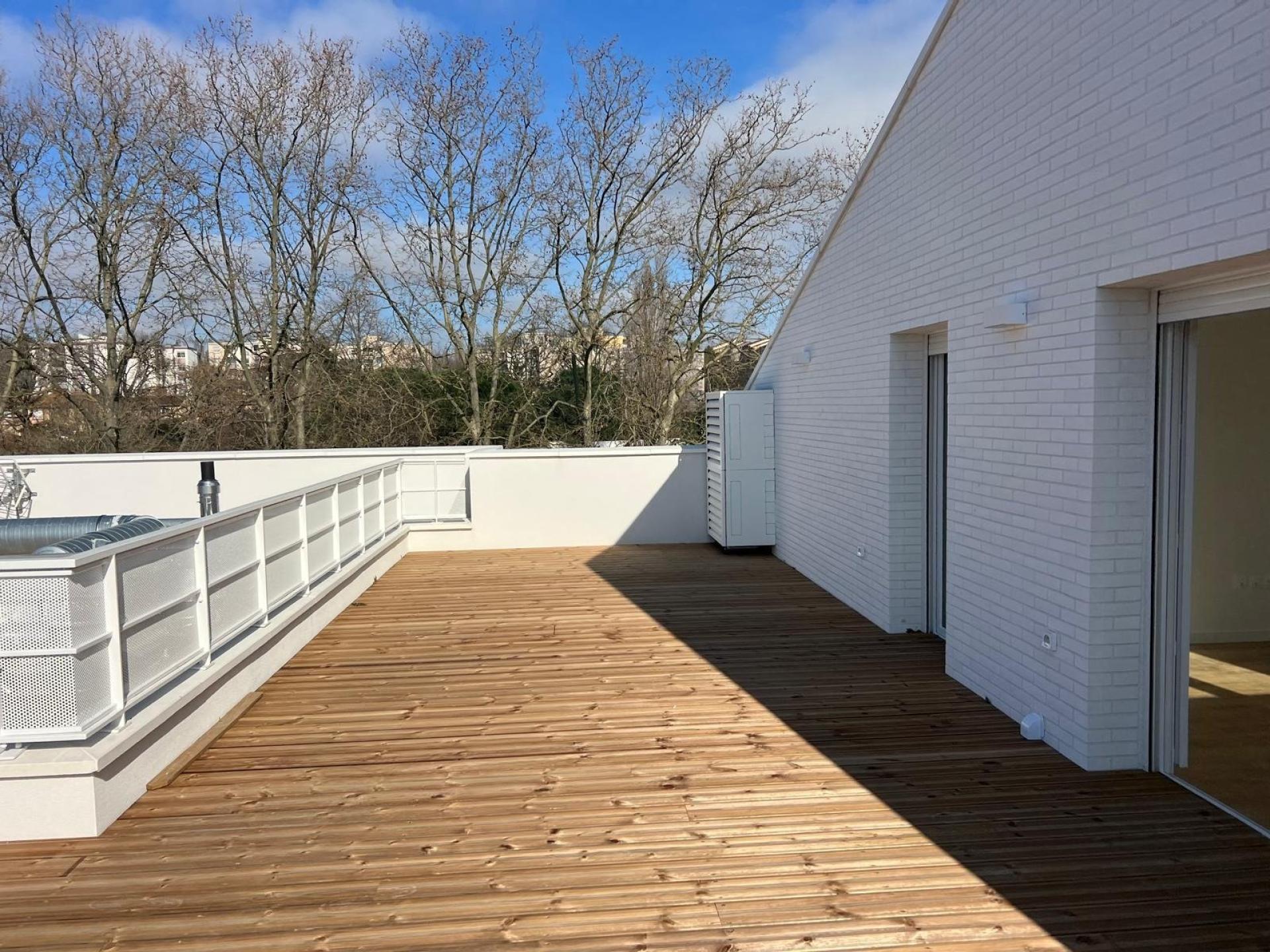 Photo 9 of the listing.