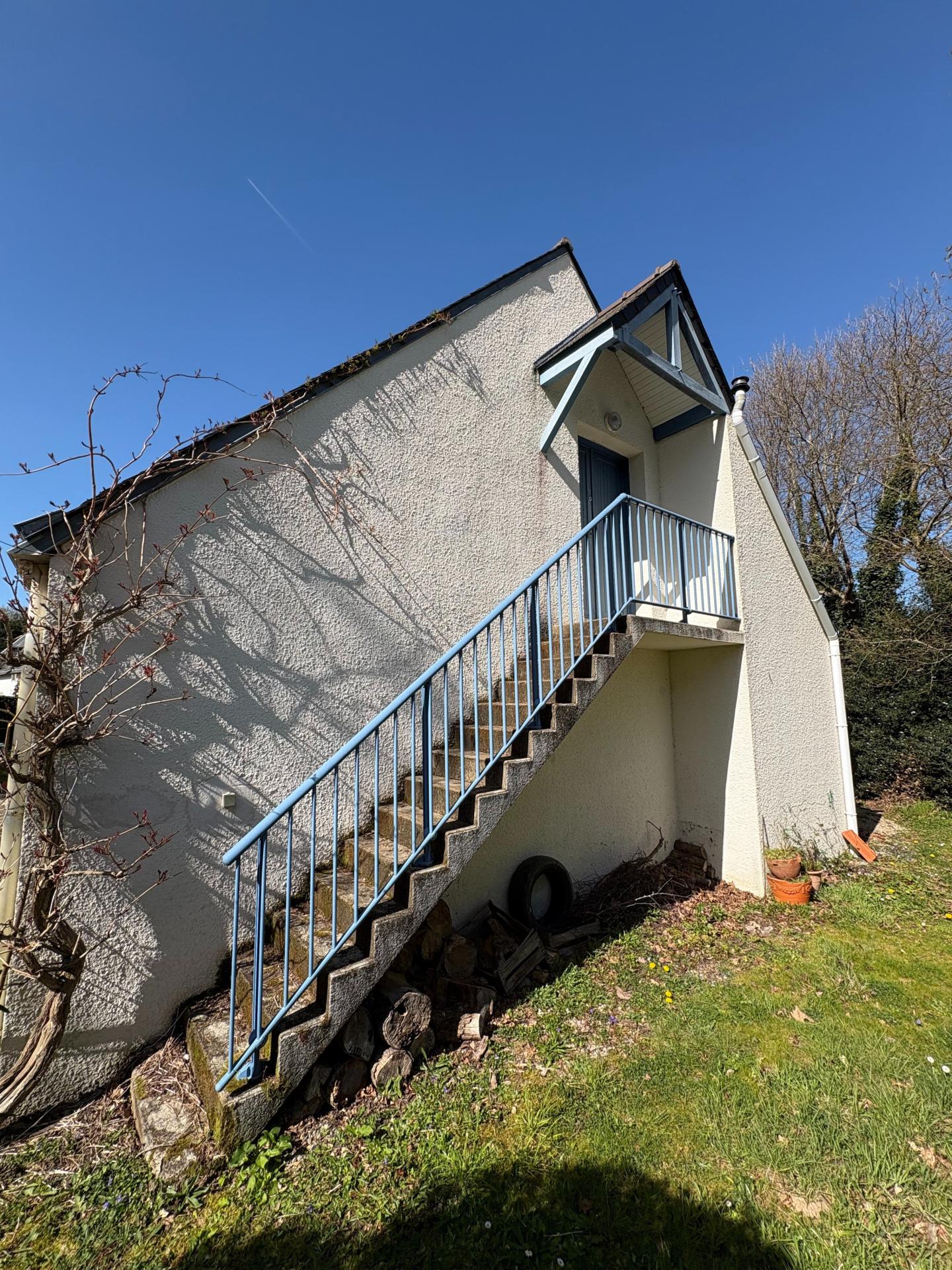 Photo 2 of the listing.