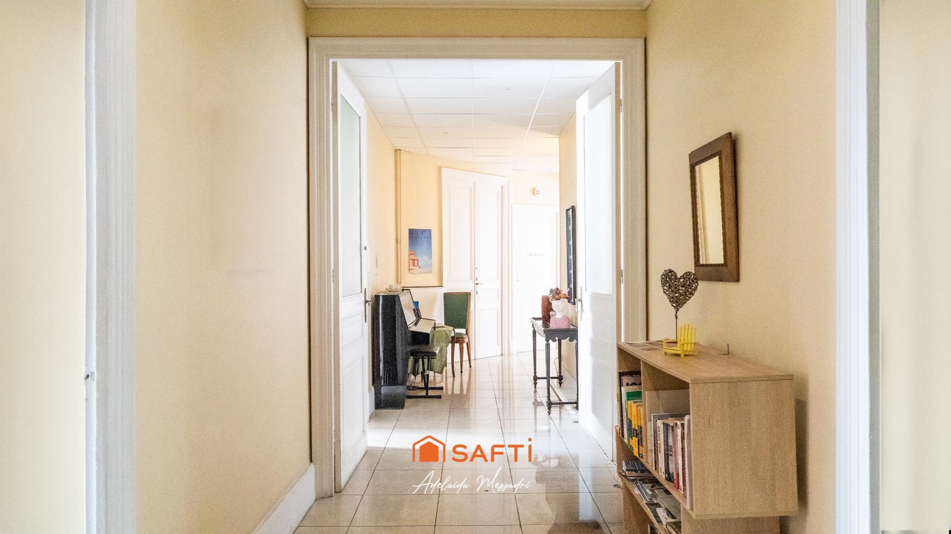 Photo 2 of the listing.