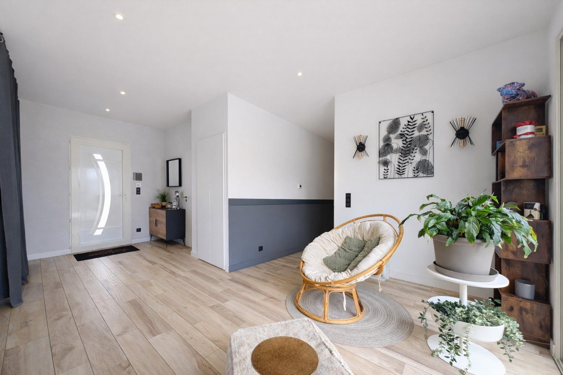 Photo 3 of the listing.