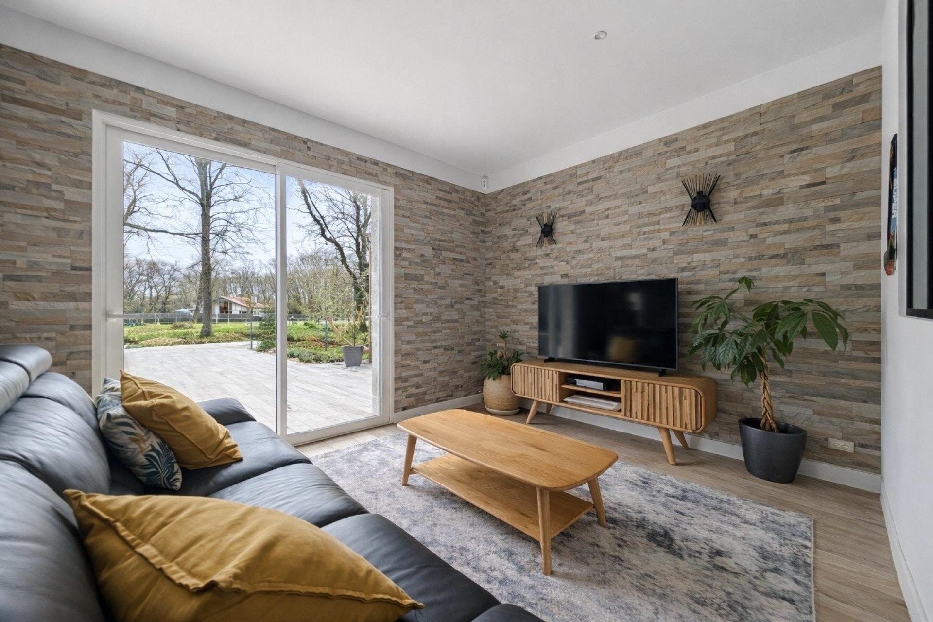 Photo 5 of the listing.