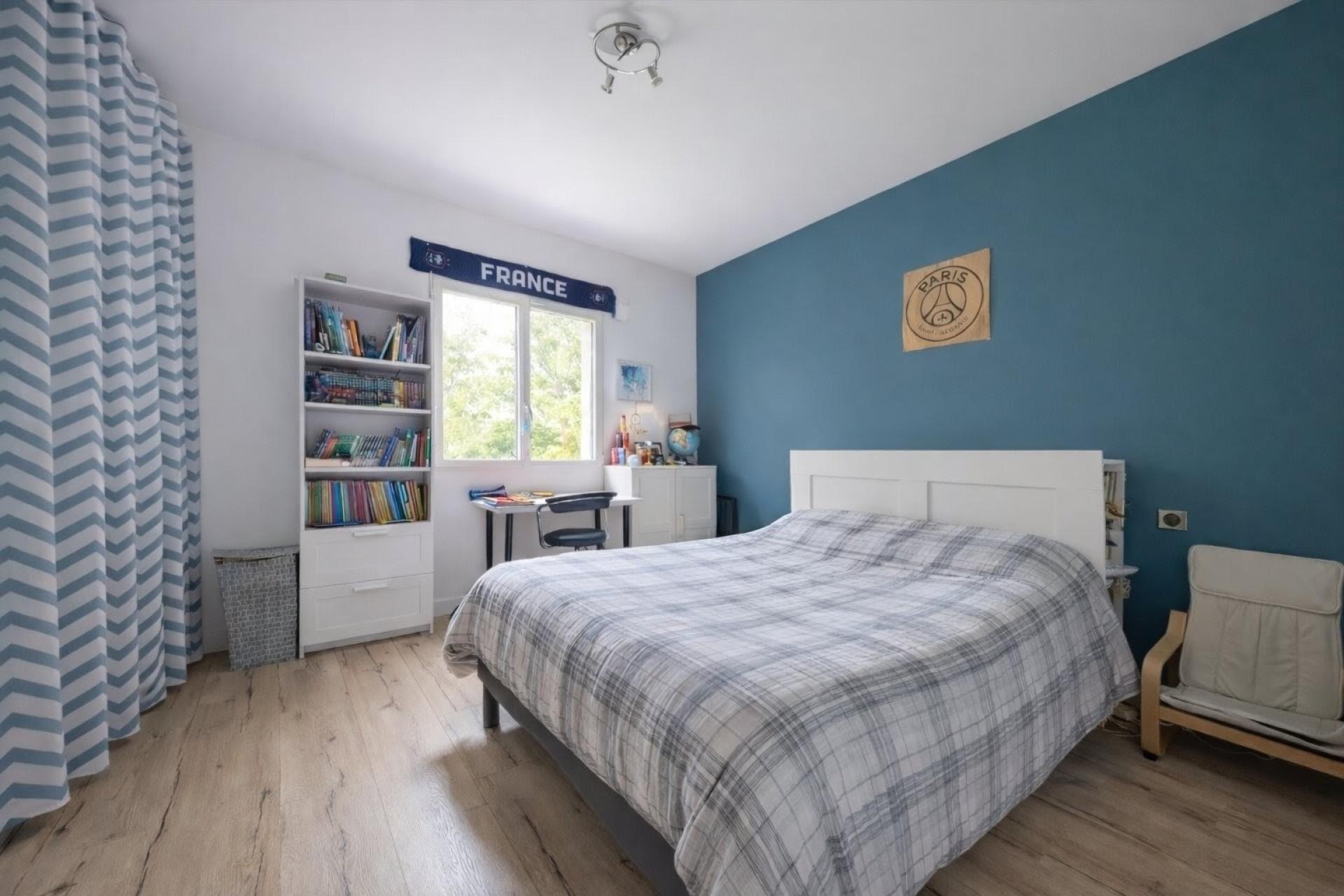 Photo 8 of the listing.