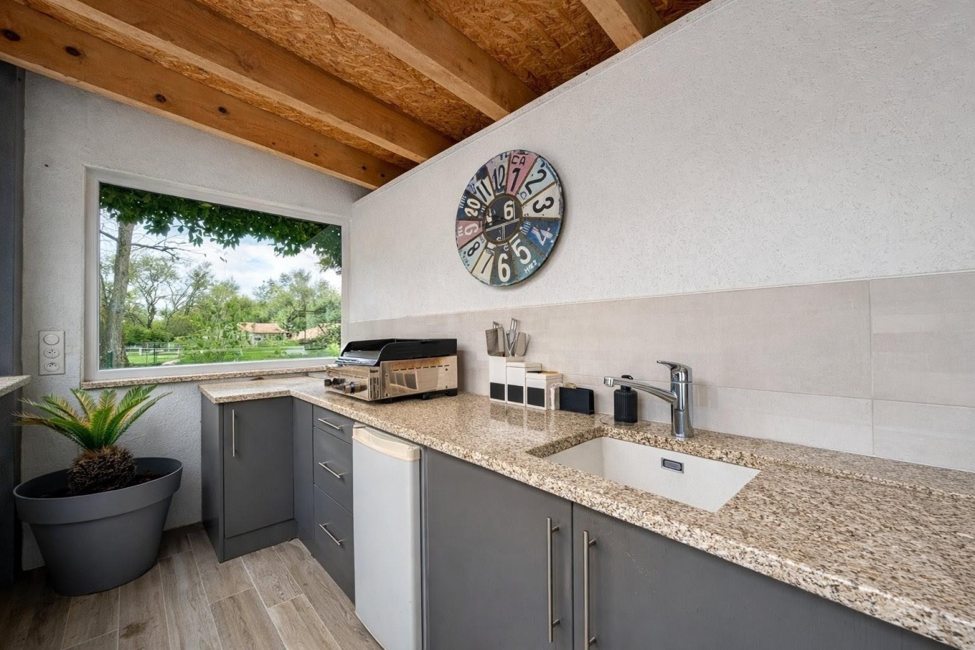 Photo 14 of the listing.