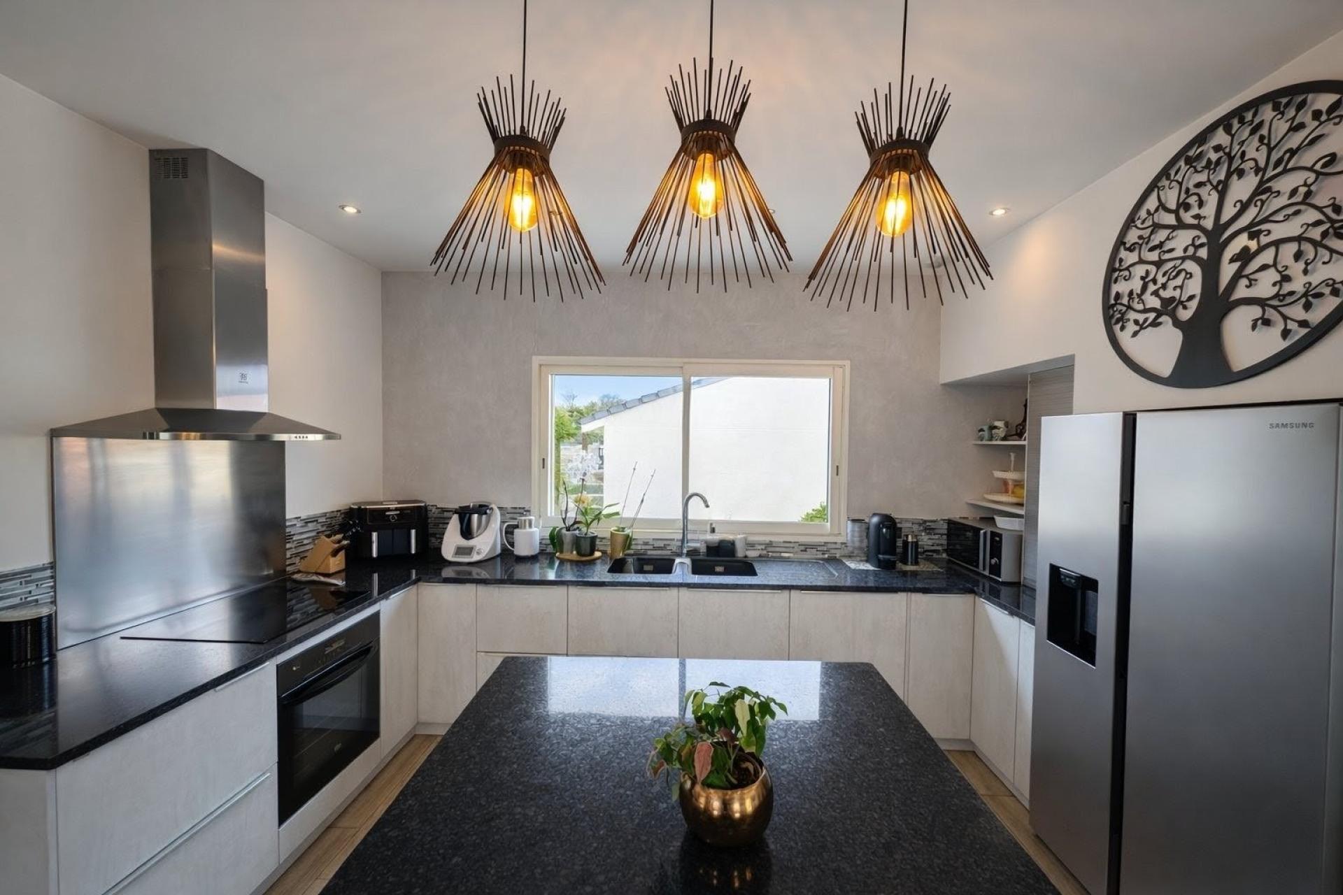 Photo 6 of the listing.