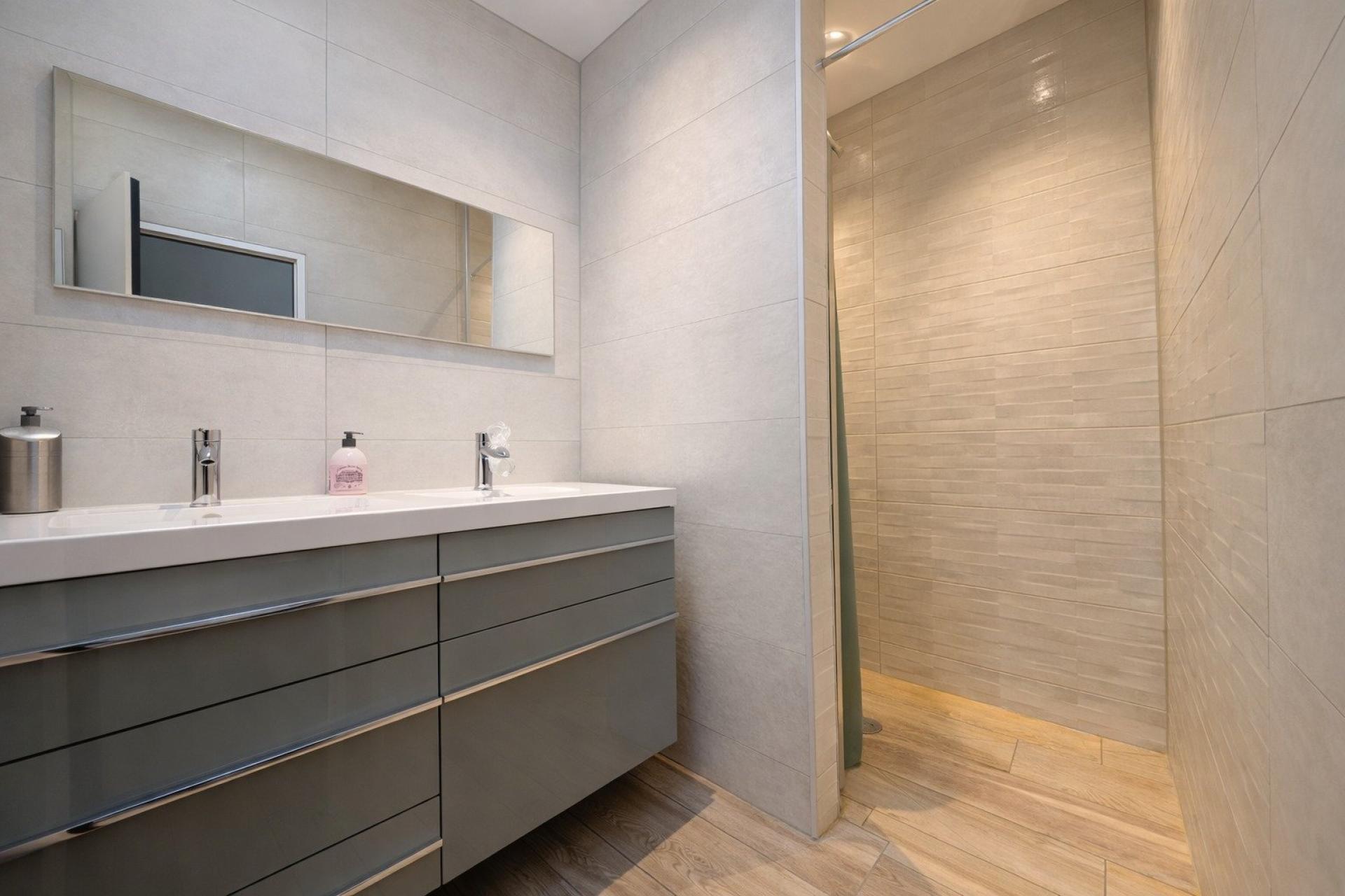 Photo 10 of the listing.