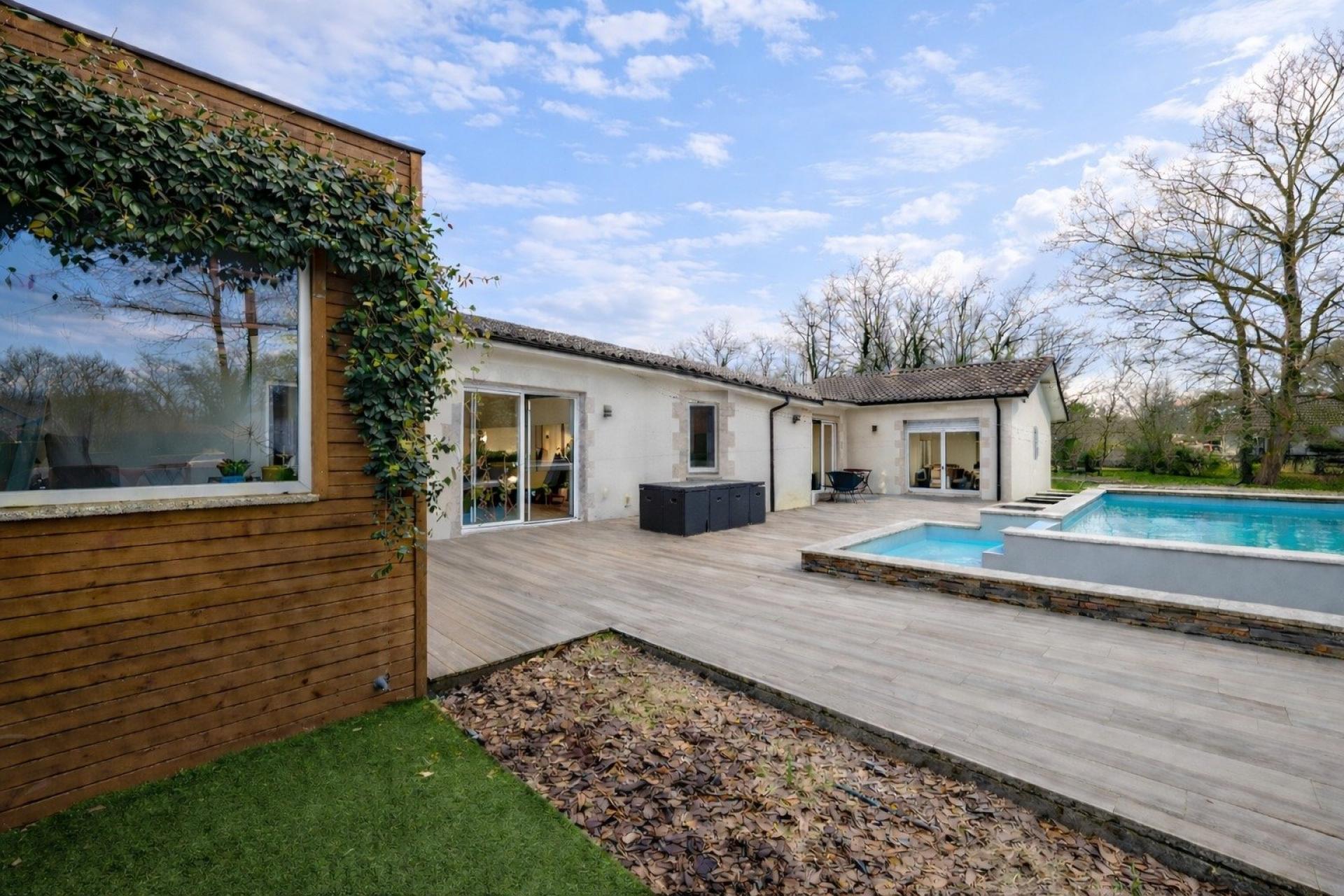 Photo 13 of the listing.