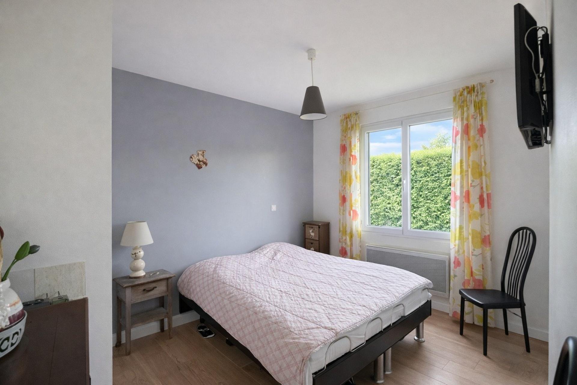 Photo 5 of the listing.