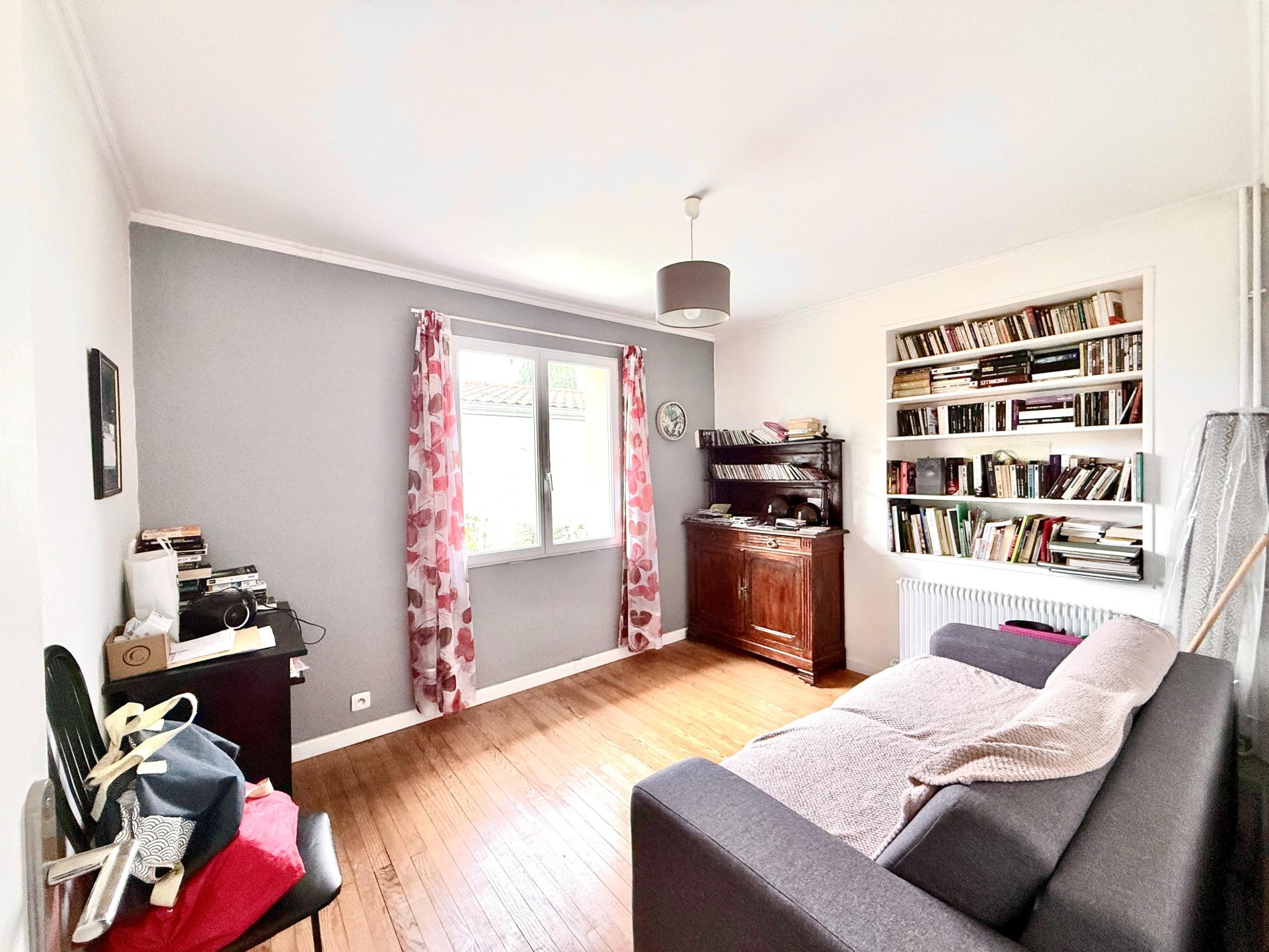 Photo 7 of the listing.