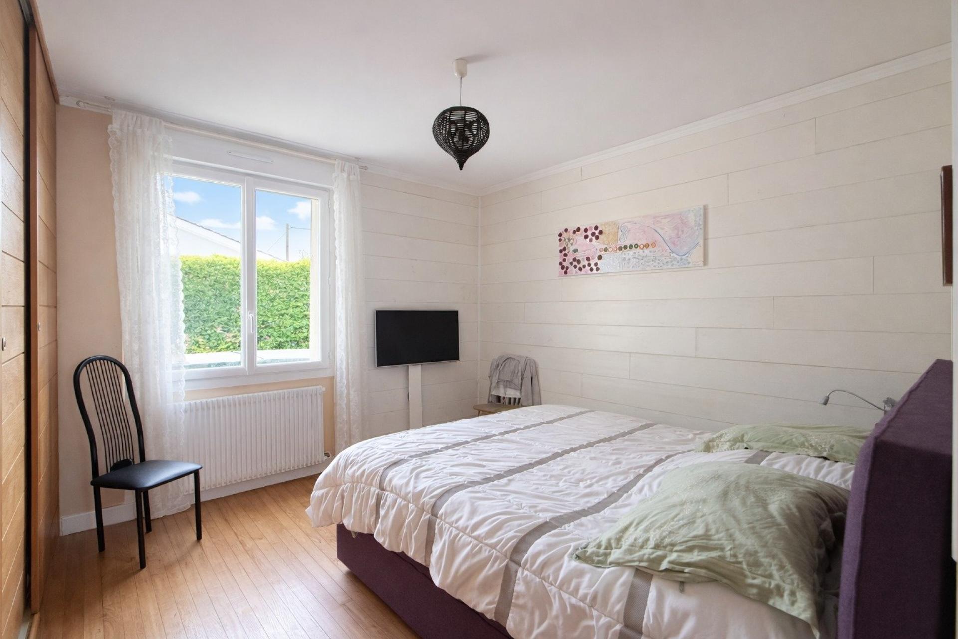 Photo 4 of the listing.