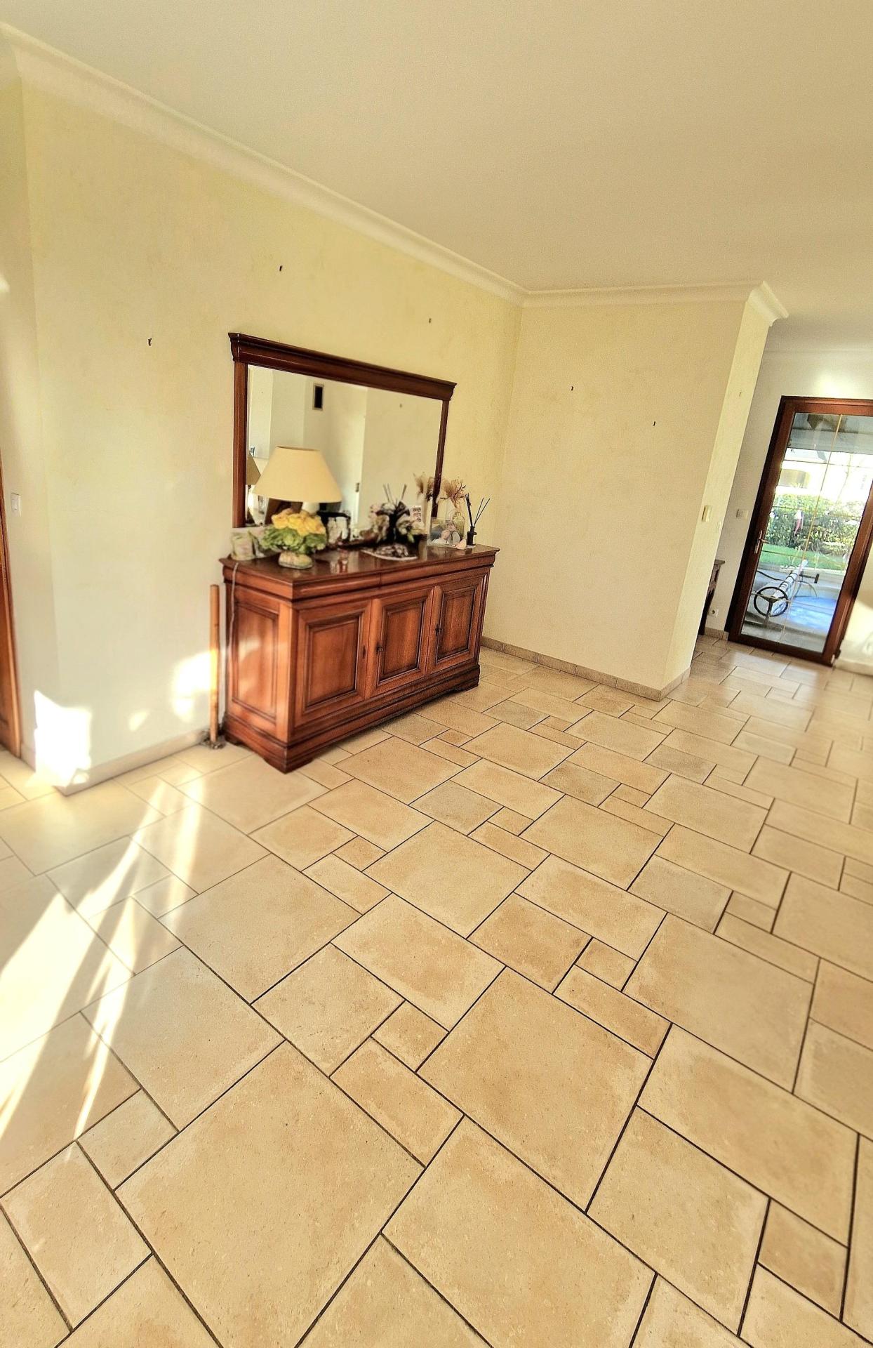 Photo 5 of the listing.