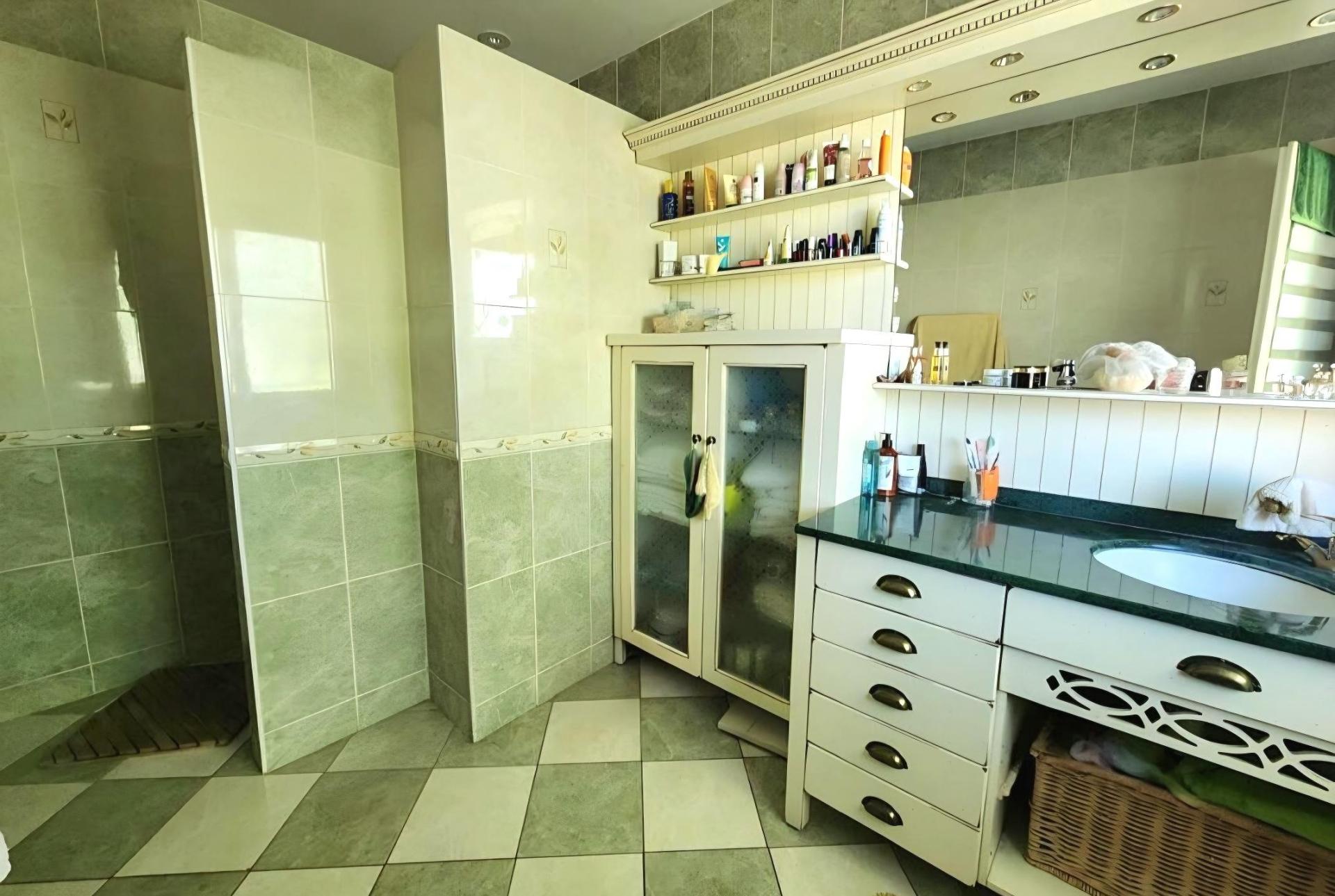 Photo 9 of the listing.