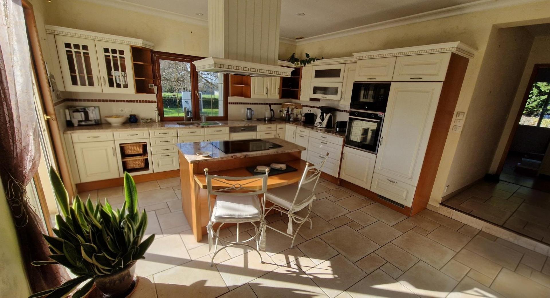 Photo 6 of the listing.