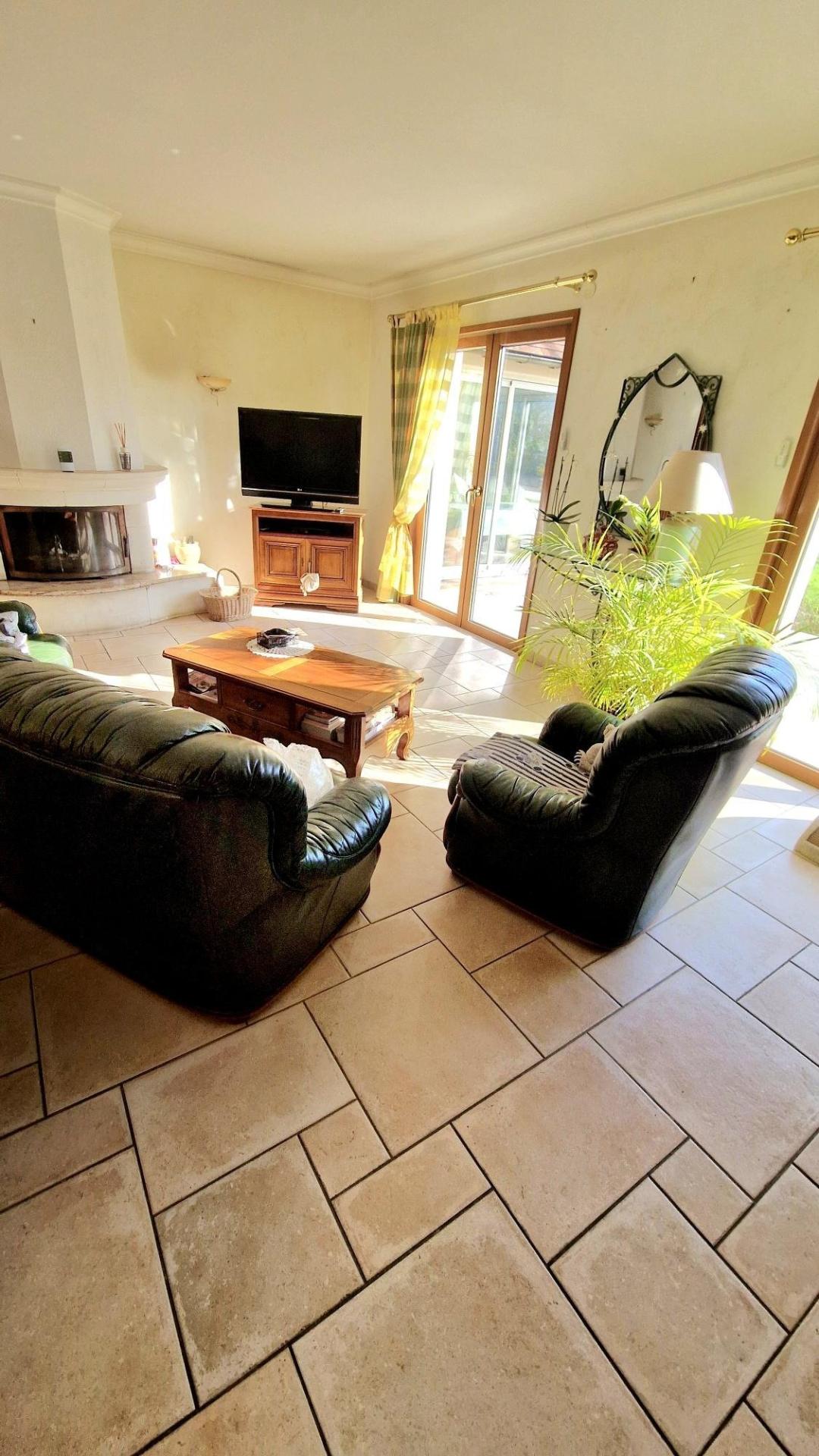 Photo 4 of the listing.