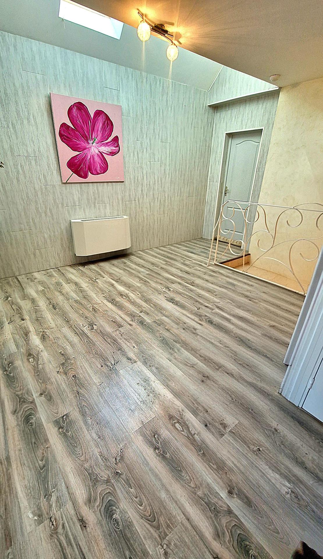 Photo 10 of the listing.