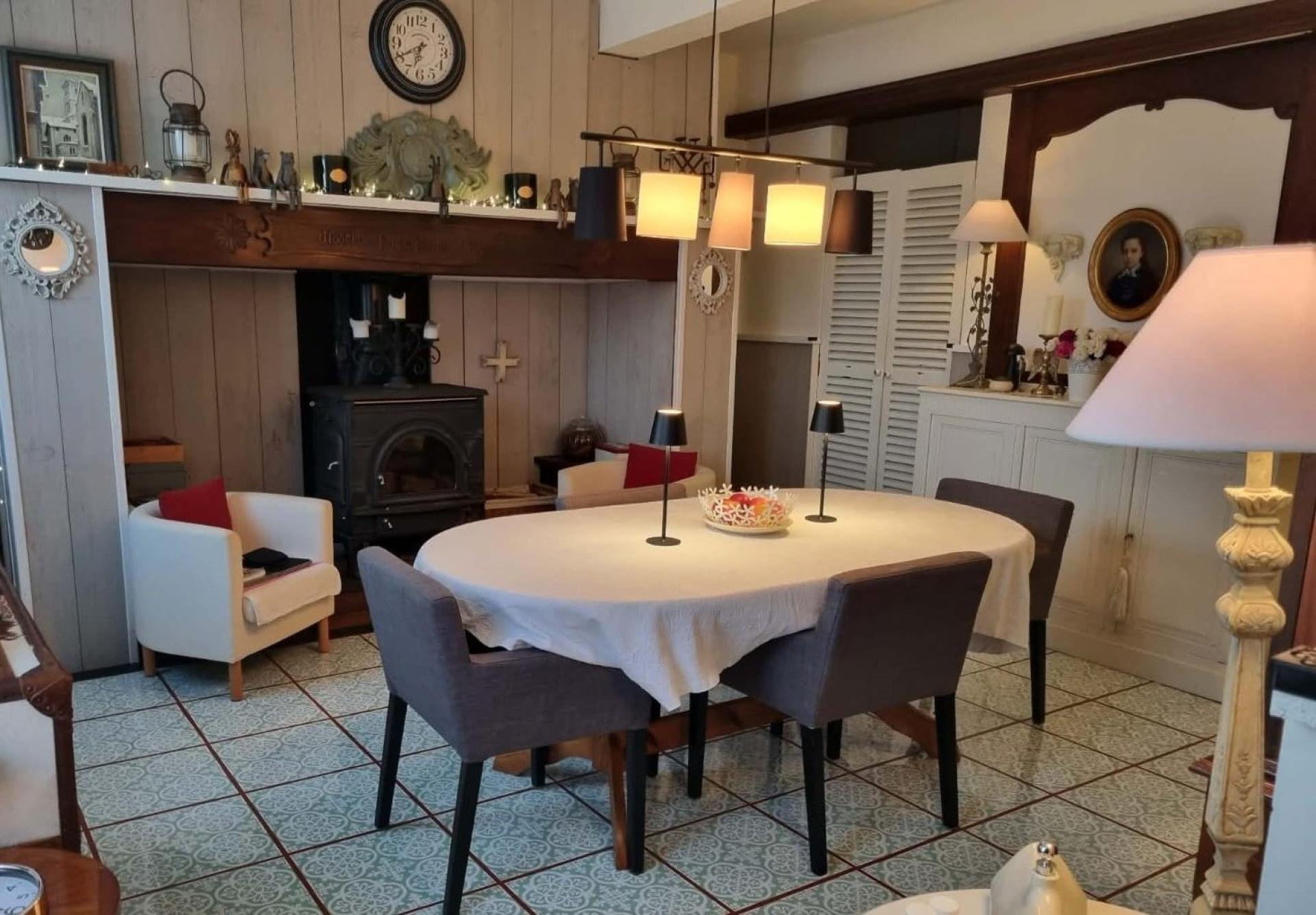 Photo 6 of the listing.